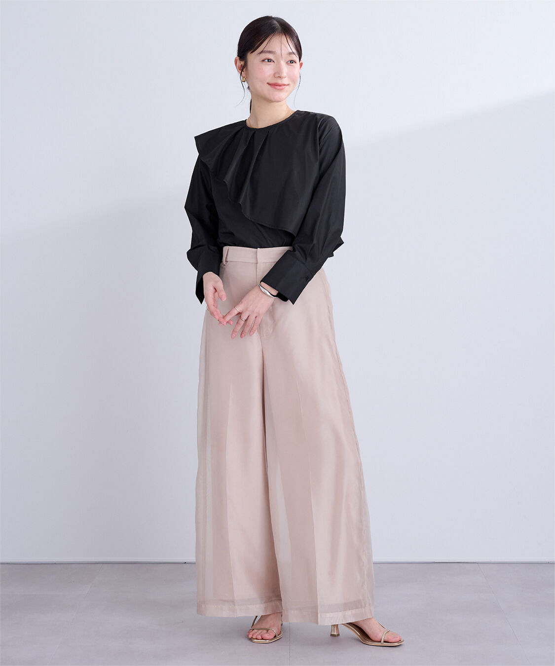 ur's「アシンメトリーラッフルデザインブラウス」|シャツ・ブラウス|