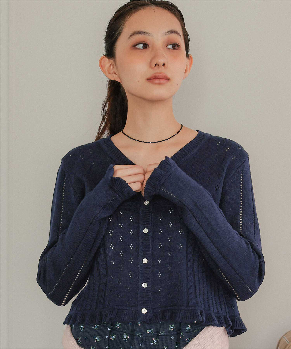 miette「アイレット柄Vネックショートニットカーディガン」|ニット・セーター|