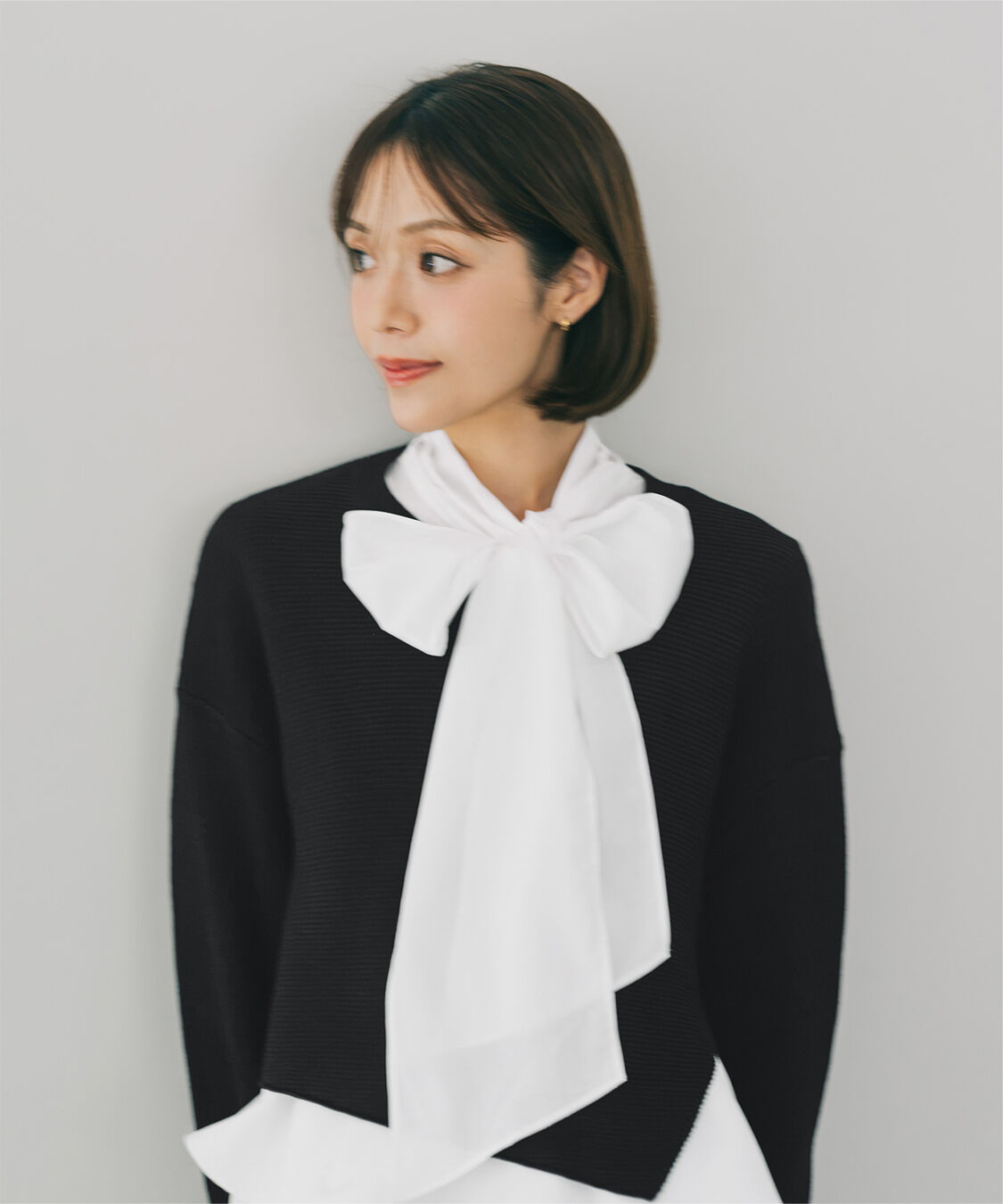 ur's「【mayuさんコラボアイテム】ショートニット&times;ボウタイブラウスセット」|シャツ・ブラウス|ブラック