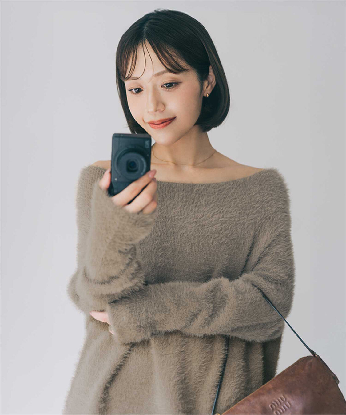 ur's「【mayuさんコラボアイテム】オフショルダーシャギーニットトップス」|ニット・セーター|