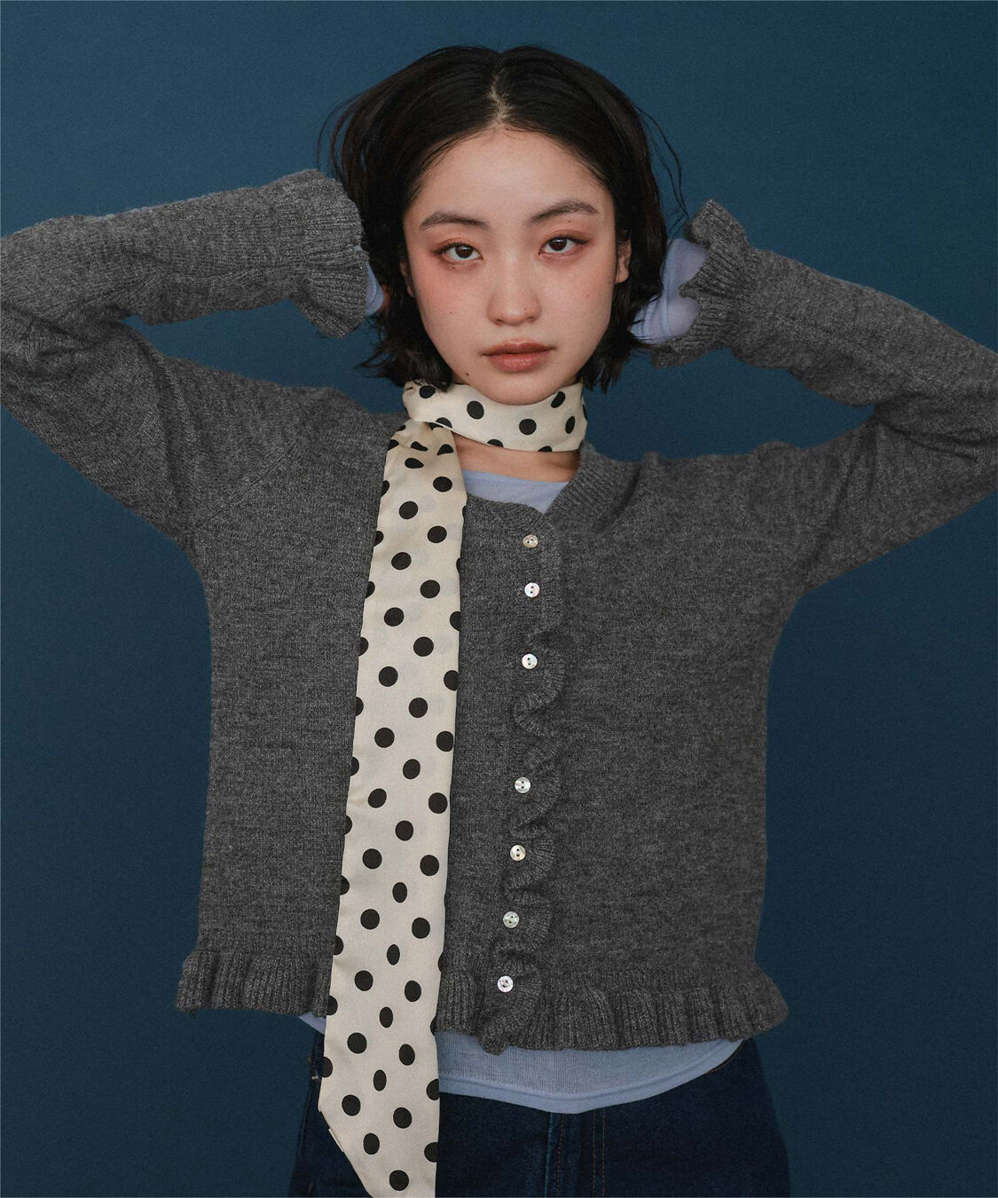 miette「Vネックフリルニットカーディガン」|ニット・セーター|チャコール