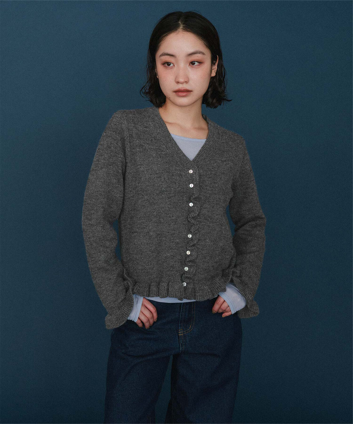 miette「Vネックフリルニットカーディガン」|ニット・セーター|