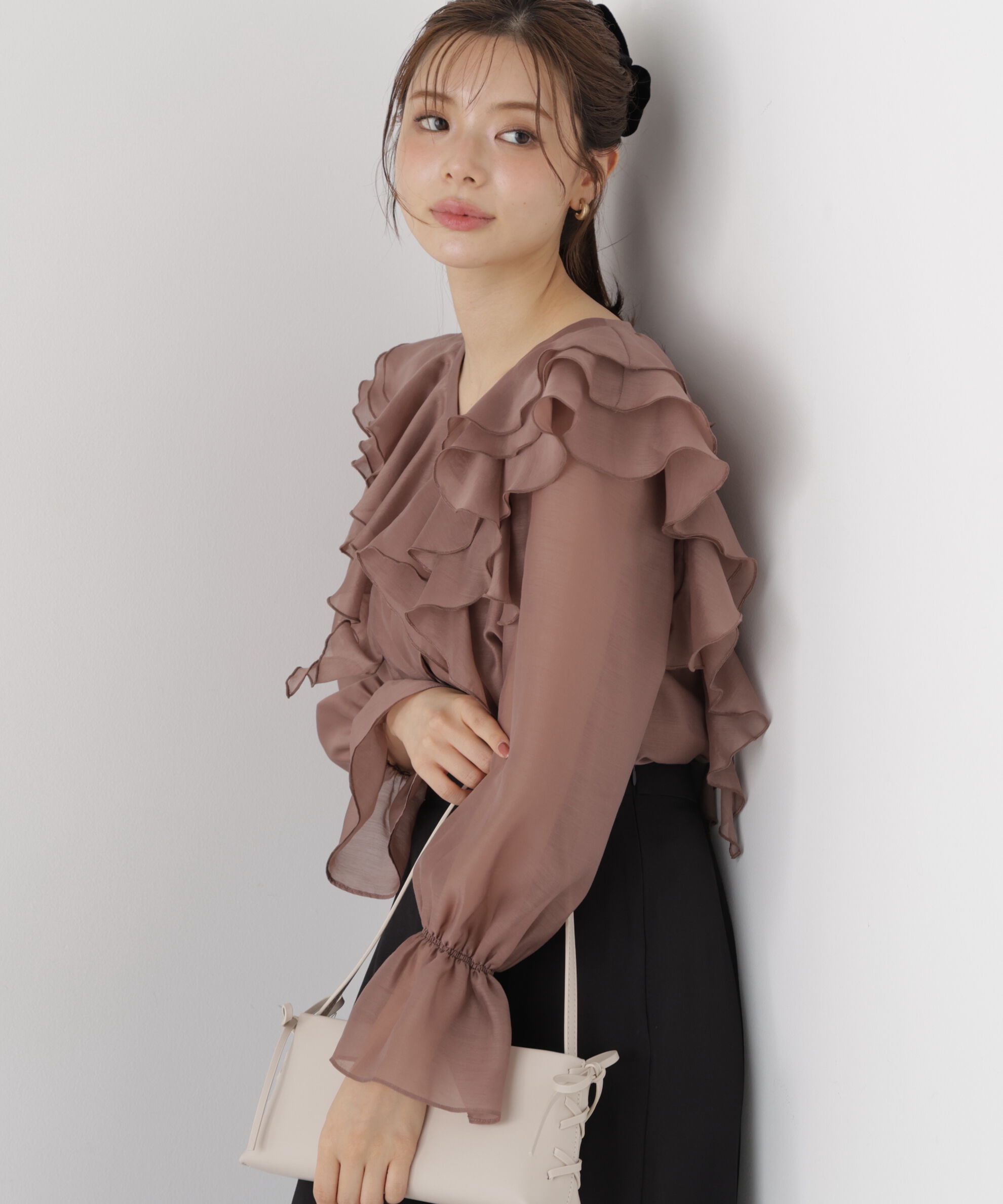 PROPORTION BODY DRESSING「ボリュームラッフルブラウス 26AW」|シャツ・ブラウス|