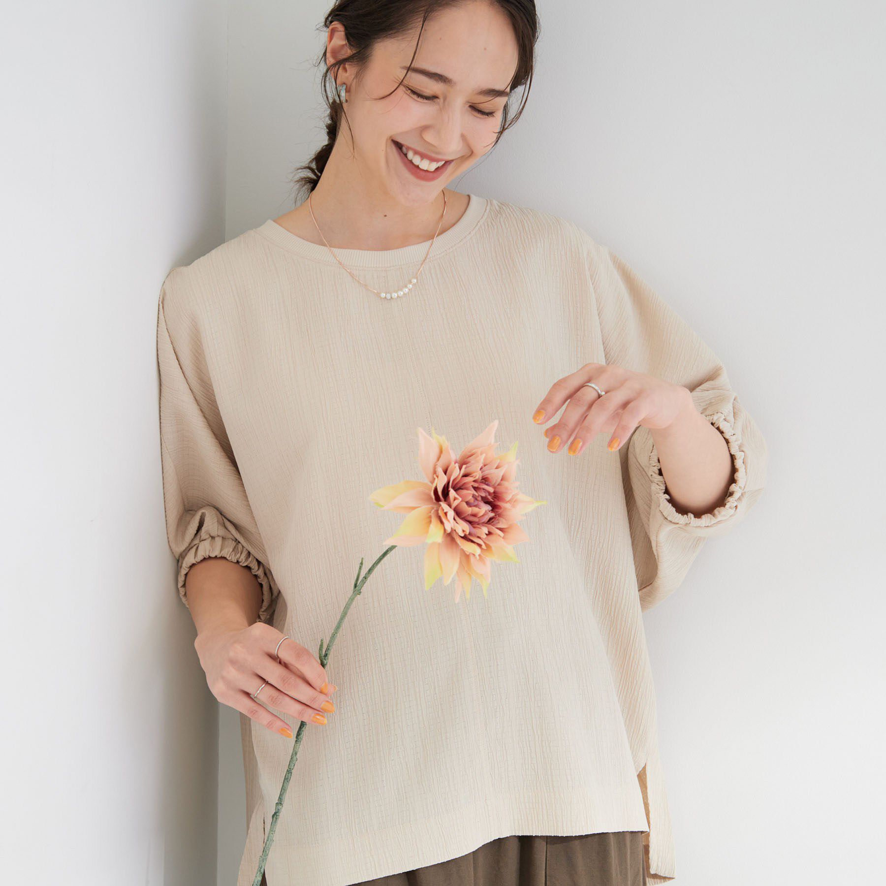 SHOO･LA･RUE「【インせず着られる/洗濯後しわになりにくい】しぼしぼドルマンブラウス」|シャツ・ブラウス|ライトベージュ(05
