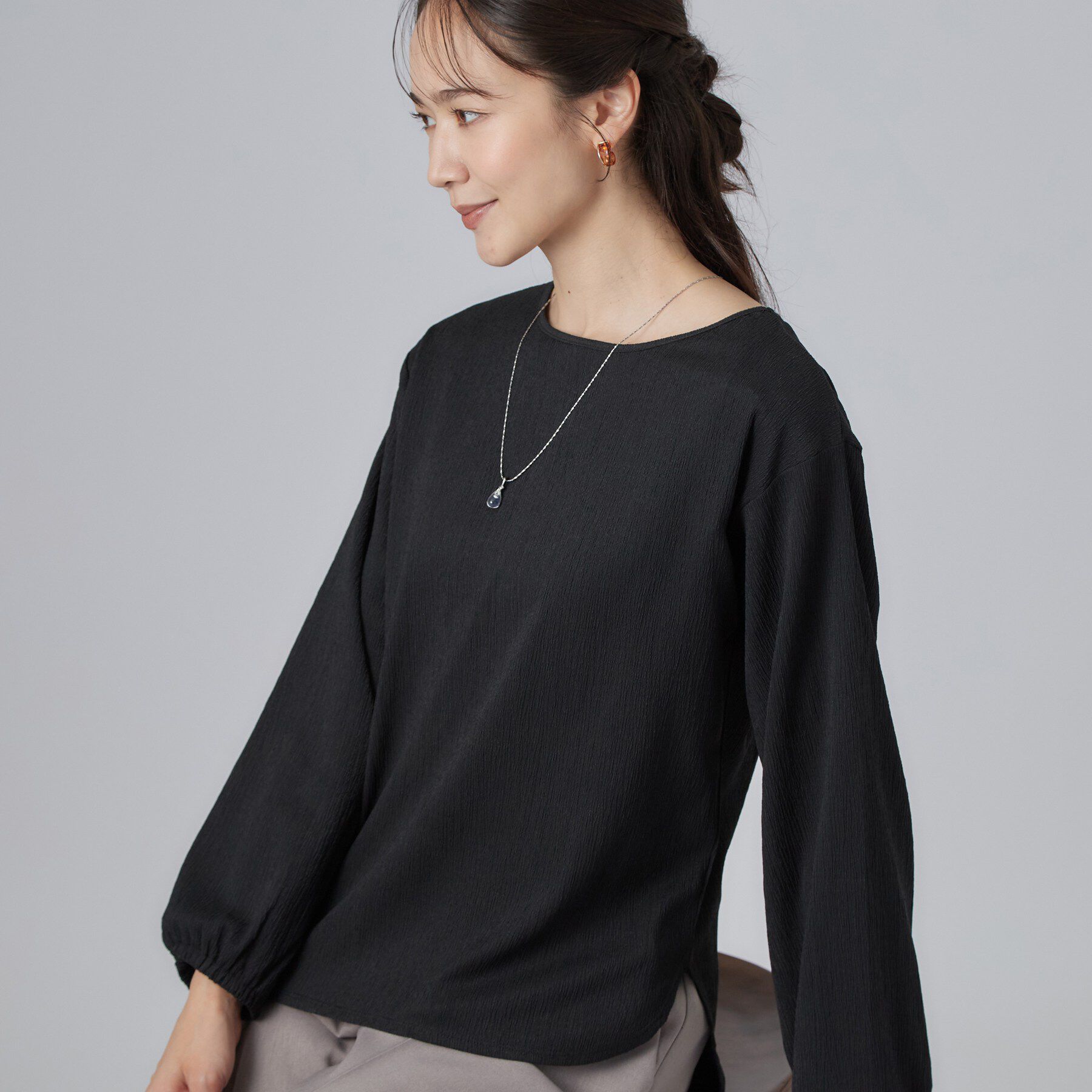 SHOO･LA･RUE「【洗濯機可/S-LL】ブラウス見え叶う。カット楊柳アソートトップス」|Tシャツ・カットソー|ブラック(019)