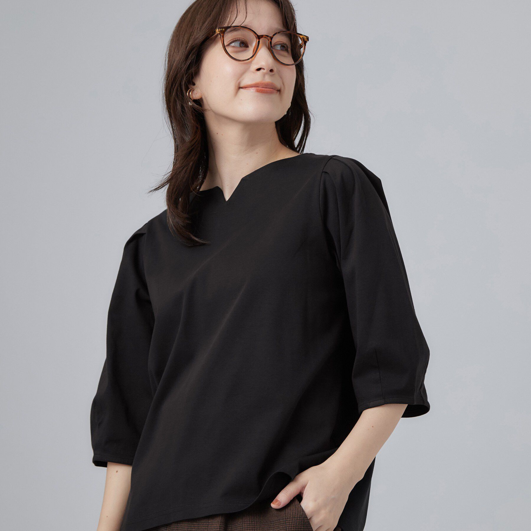 SHOO･LA･RUE「【ひんやり／吸水速乾】クールドライコットン 綿100％ キーネックパフスリーブトップス」|Tシャツ・カットソー|ブラック(019)