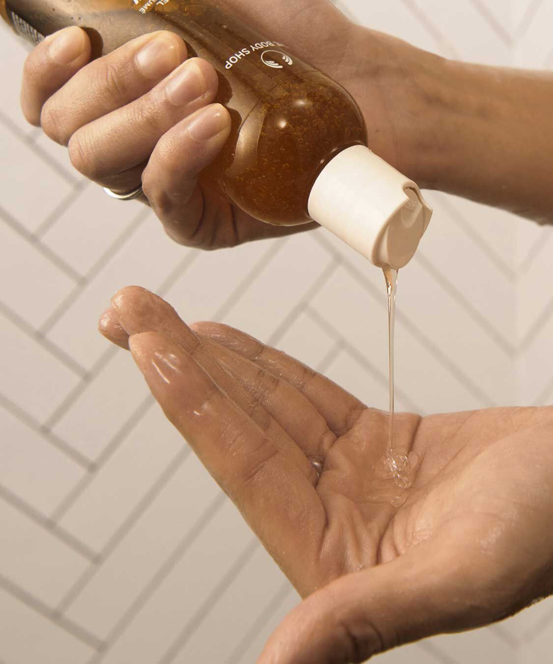 THE BODY SHOP「ブラックムスク ナイトブルーム シャワージェル 250mL」|ボディクレンジング|