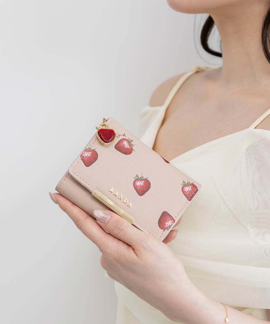  「【Cherry＆Strawberry】チャーム付き三つ折りウォレット」|財布|ピンク ストロベリー