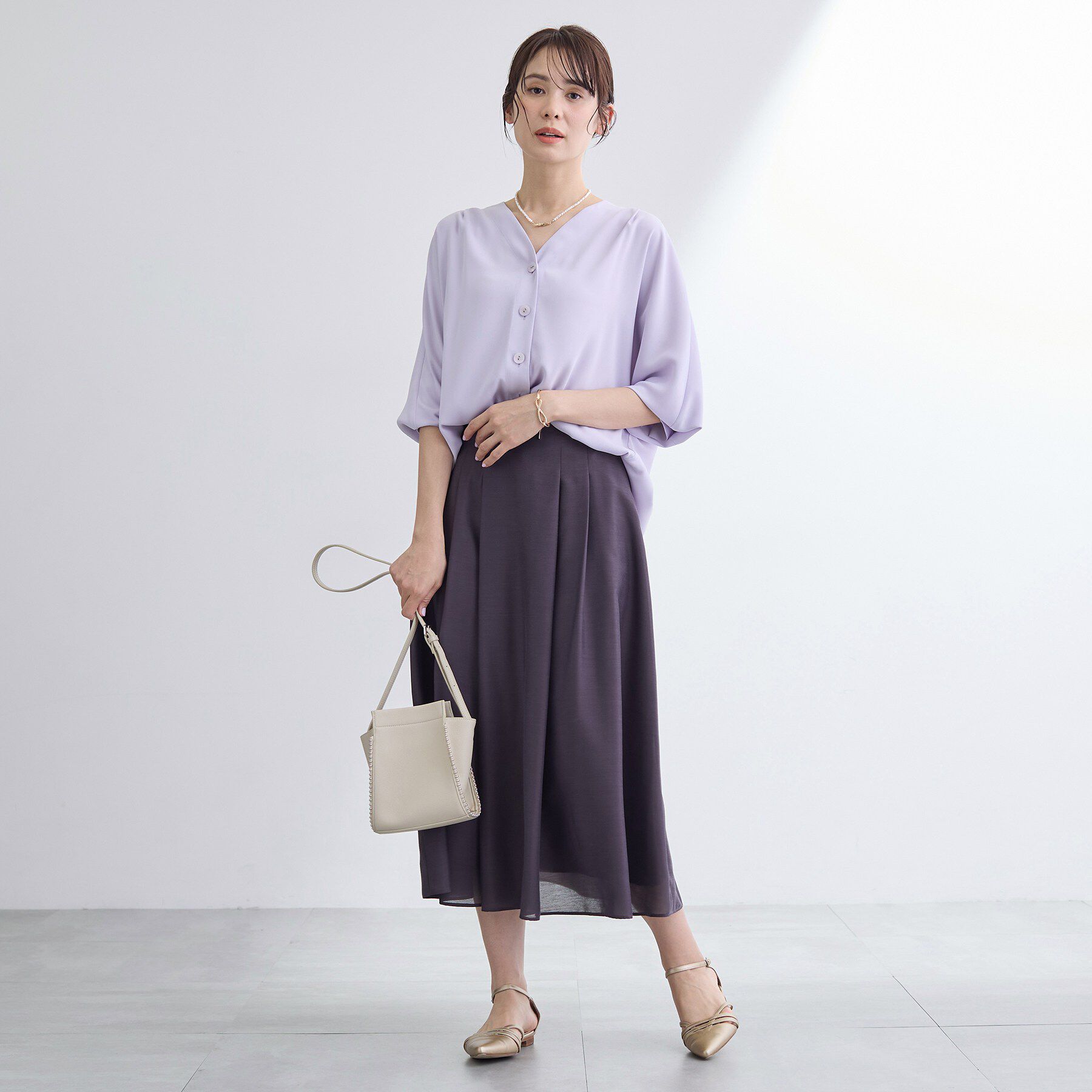 INDIVI「【洗える／UVケア／マットサテン】Vネックドルマンスリーブブラウス」|シャツ・ブラウス|