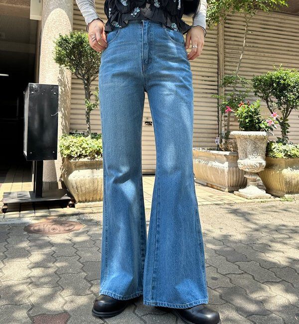  「【脚長効果/4サイズ展開】フレアデニムパンツ」|デニム|ブルー