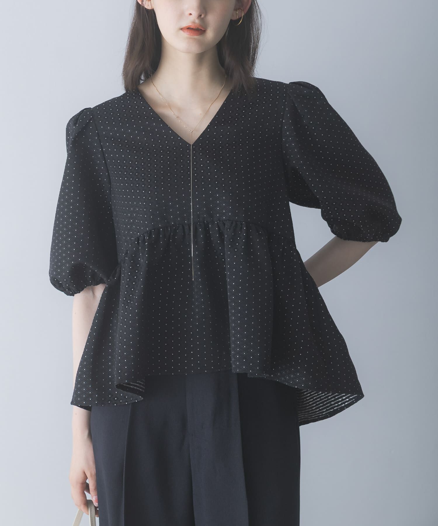 URBAN RESEARCH ROSSO「『WEB限定』ジャガードペプラムＶネックブラウス」|シャツ・ブラウス|ブラック