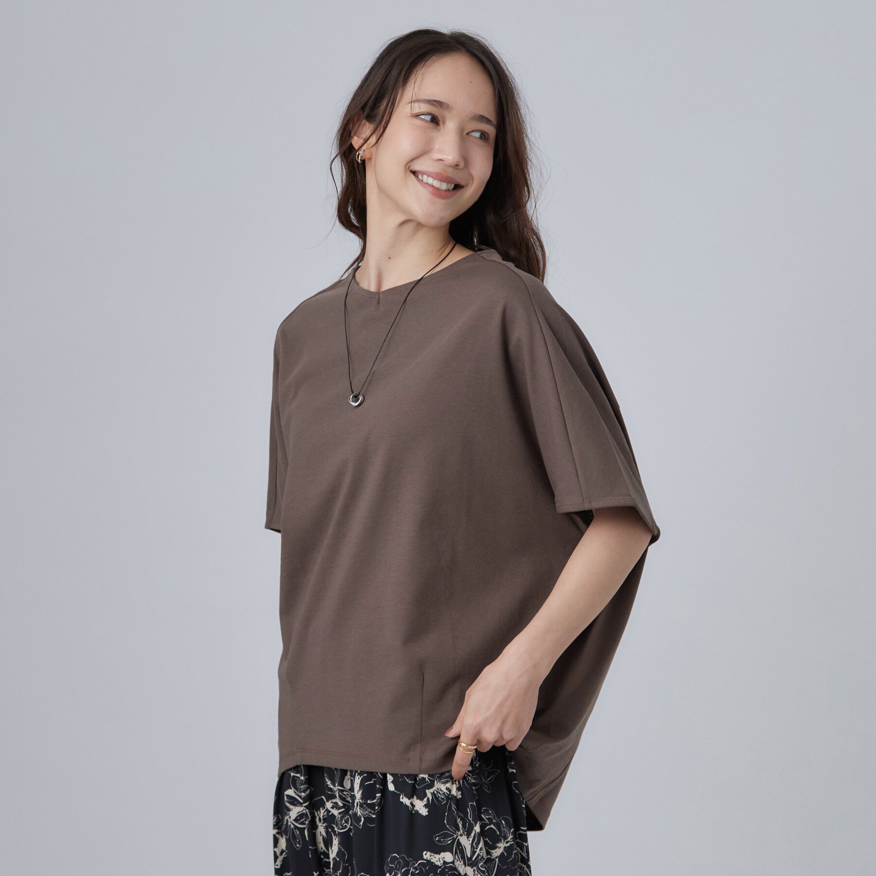 SHOO･LA･RUE「【洗濯機可/体型カバー】インせず着られる 上品見えのドルマントップス」|Tシャツ・カットソー|