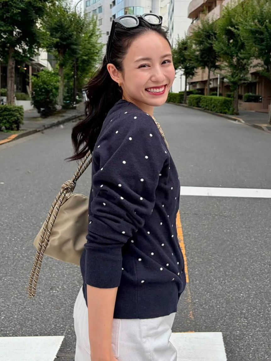 emmi atelier「【ONLINE限定カラーあり】emmiロゴクルーネックニットカーディガン」|カーディガン|