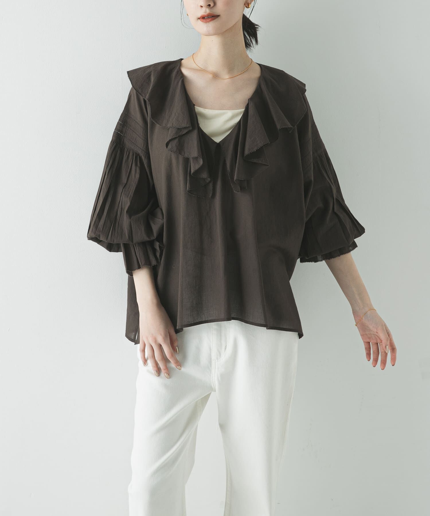 URBAN RESEARCH「『一部WEB限定カラー』コットンボイルラッフルブラウス」|シャツ・ブラウス|