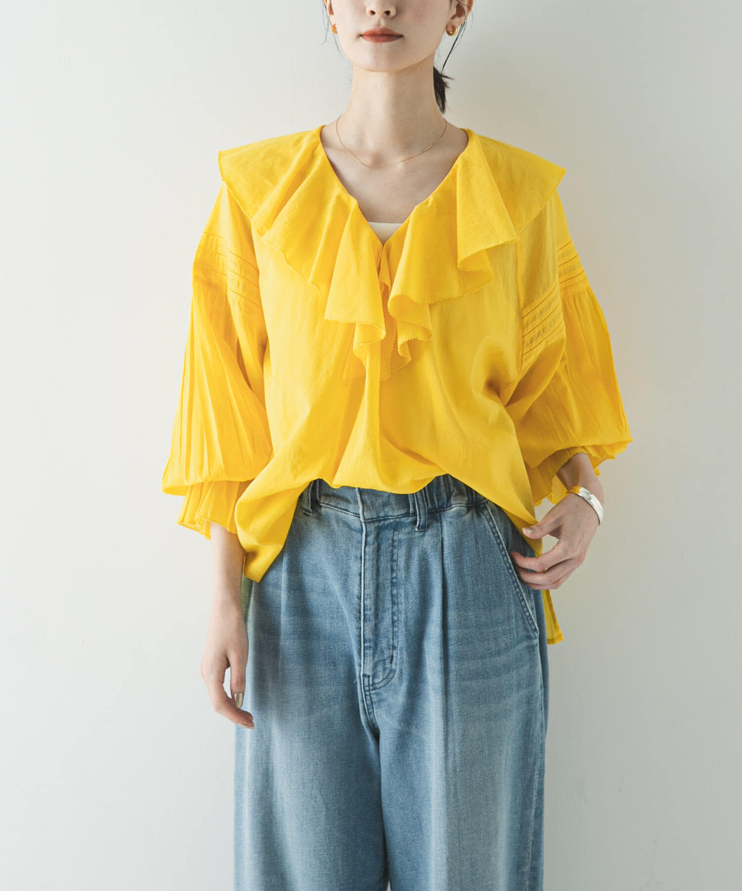 URBAN RESEARCH「『一部WEB限定カラー』コットンボイルラッフルブラウス」|シャツ・ブラウス|イエロー
