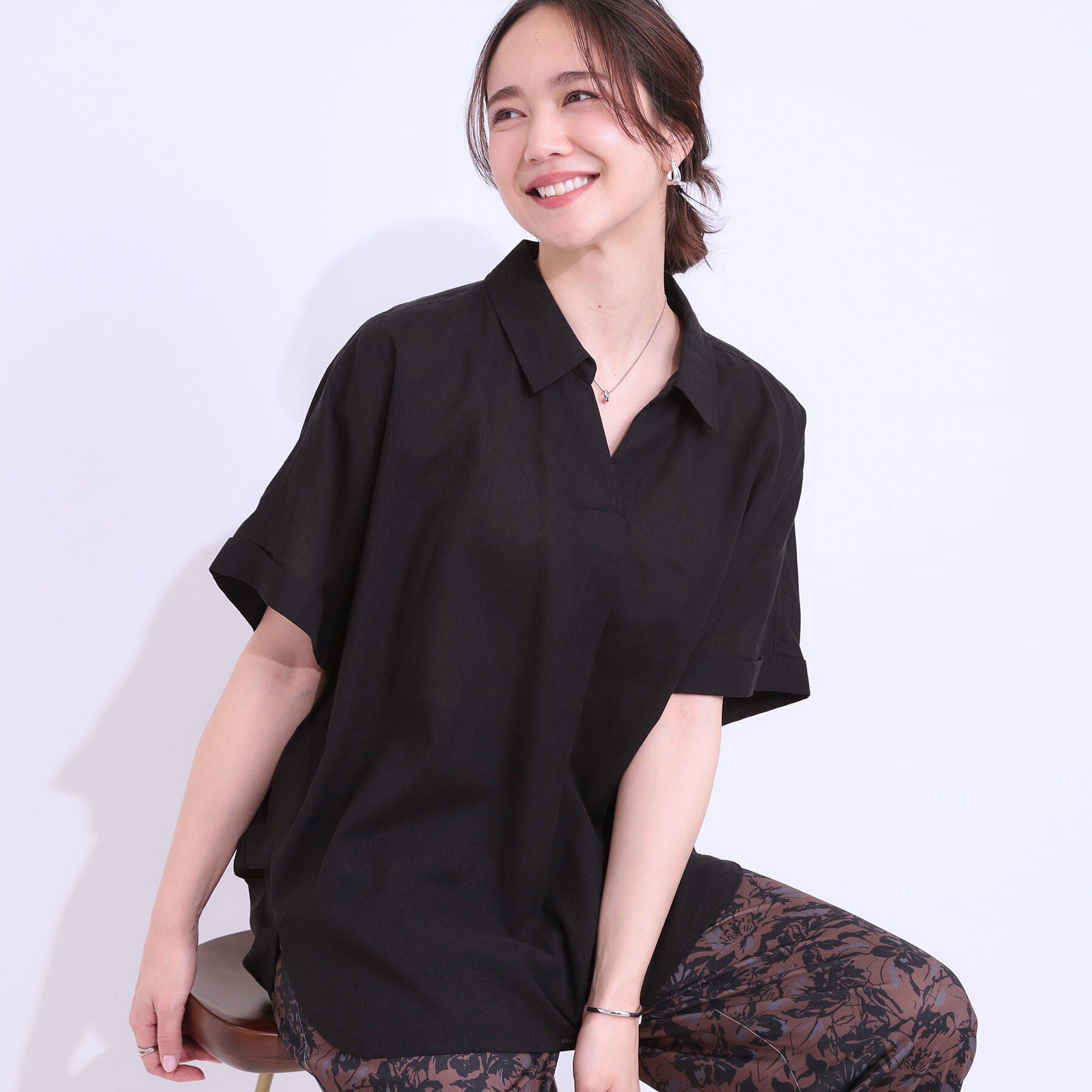 SHOO･LA･RUE「【S-LL/UV/接触冷感/抗菌防臭】体型を自然にカバー フレンチリネンブレンド襟付ドルマンシャツ」|シャツ・ブラウス|ブラック(019)