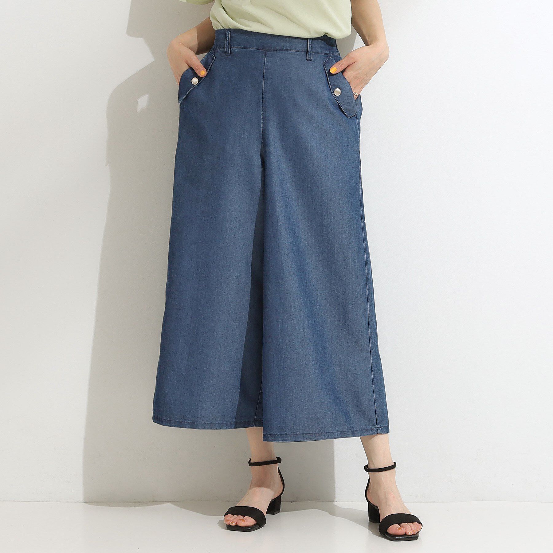 SHOO･LA･RUE「【洗える/S-LL/ひんやり】金ボタンがアクセント　大人のデニムガウチョパンツ」|デニム|
