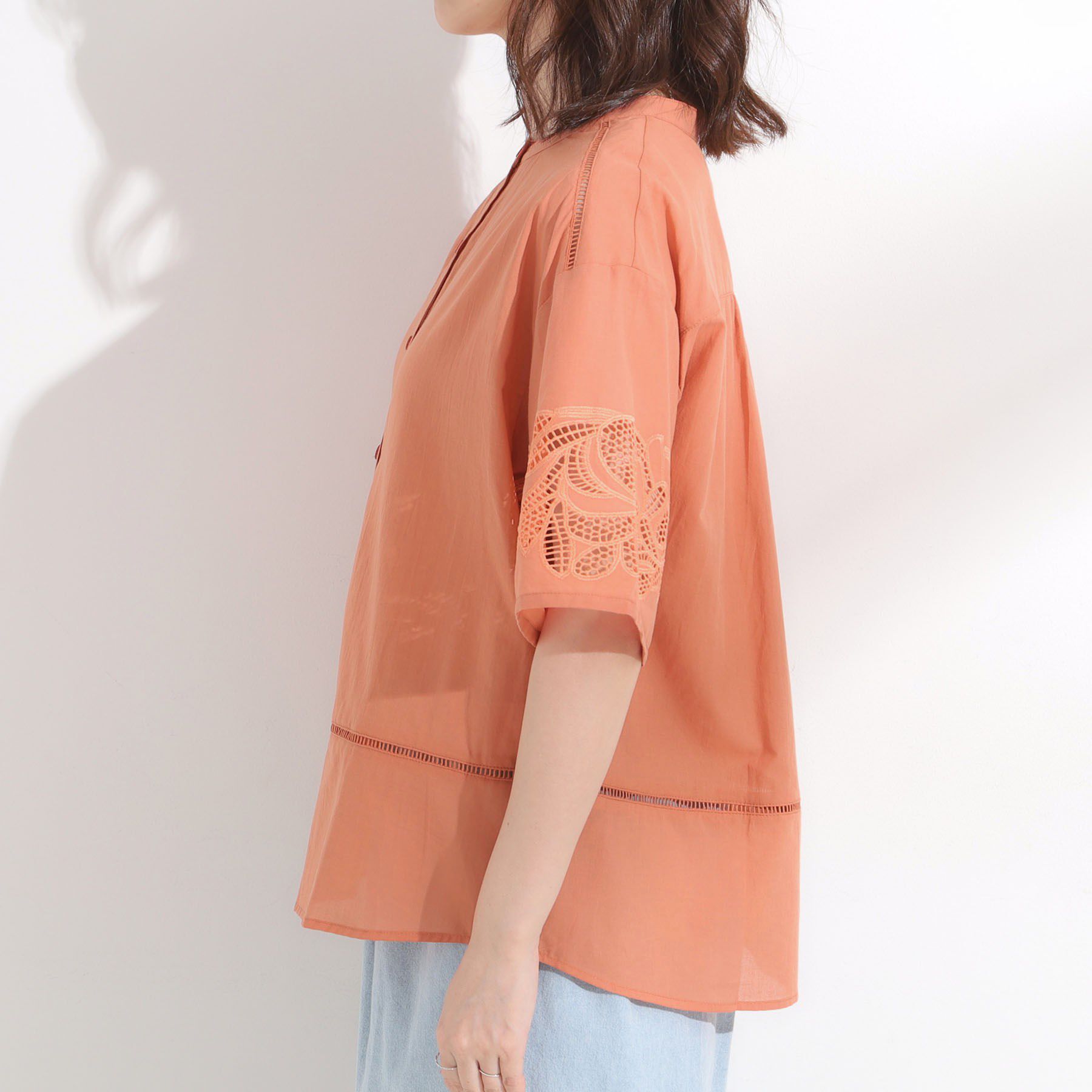 SHOO･LA･RUE「【S-LL/6分袖】レースデザインで華やか見え お袖刺繍ブラウス」|シャツ・ブラウス|