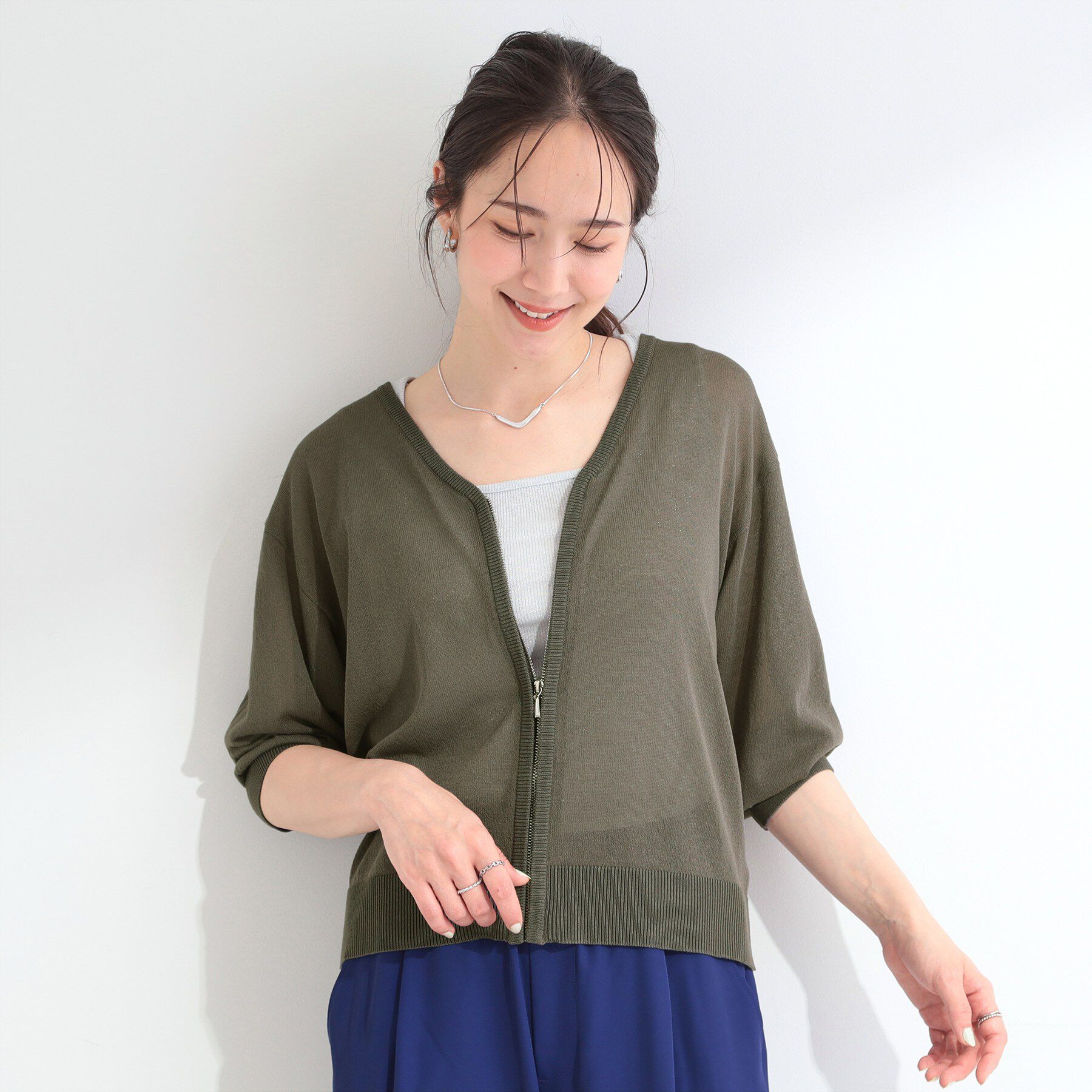 SHOO･LA･RUE「【洗濯機可/S-LL】程よいVネックですっきり魅せる ジップアップ 7分袖シアーカーディガン」|カーディガン|
