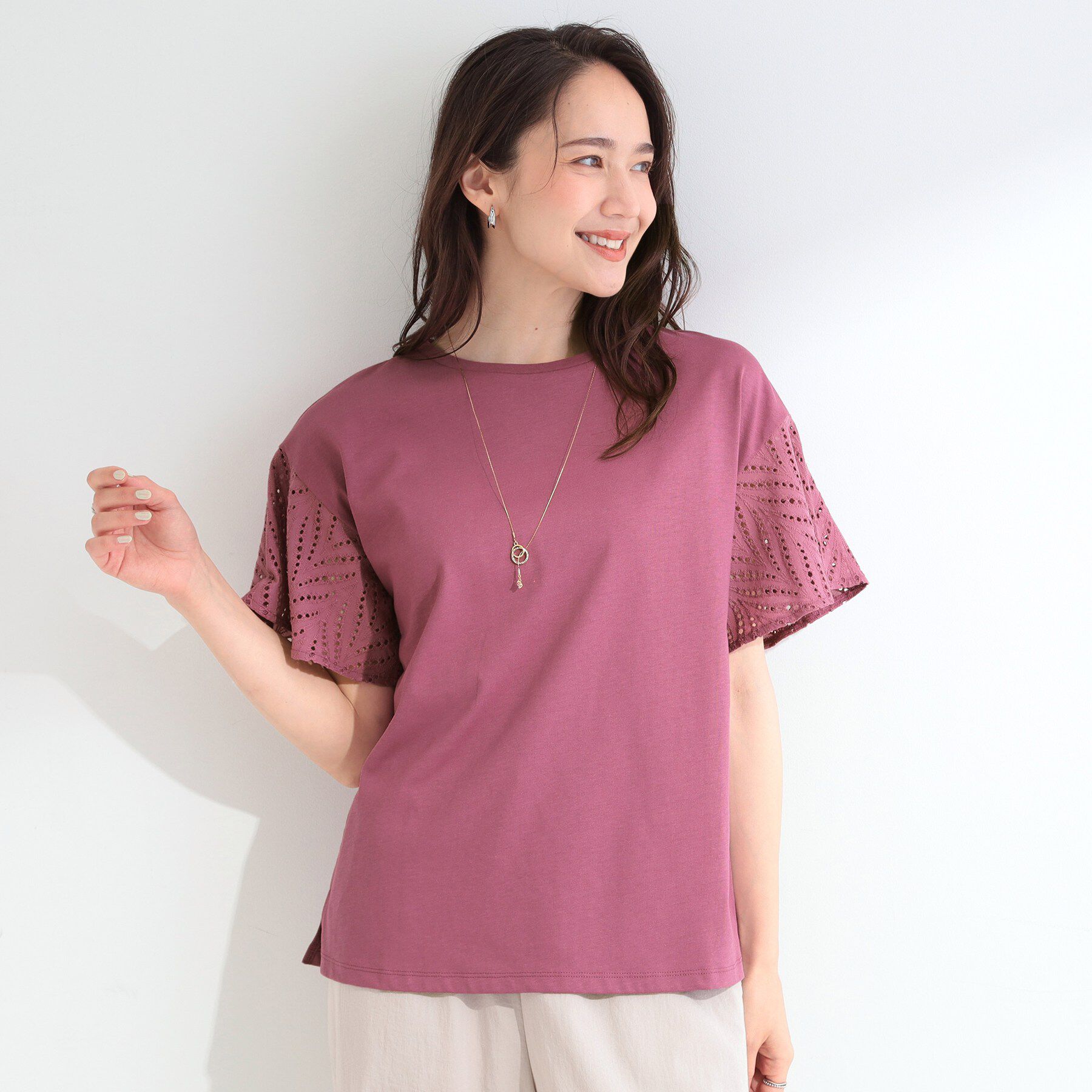 SHOO･LA･RUE「【S-LL/洗濯機可/体型カバー】汗じみが気になりにくい お袖レースフレアTシャツ」|Tシャツ・カットソー|