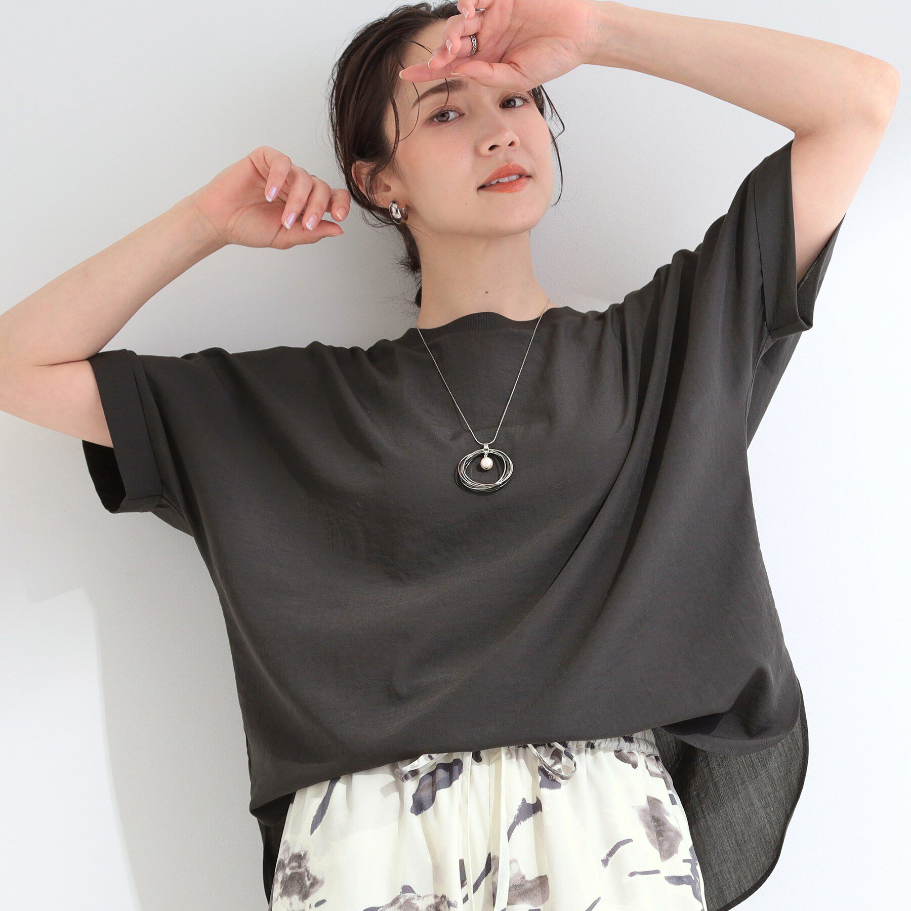 SHOO･LA･RUE「【着丈選べる/体型カバー】洗濯後しわになりにくい さらっと快適ドルマントップス」|シャツ・ブラウス|チャコールグレー(0