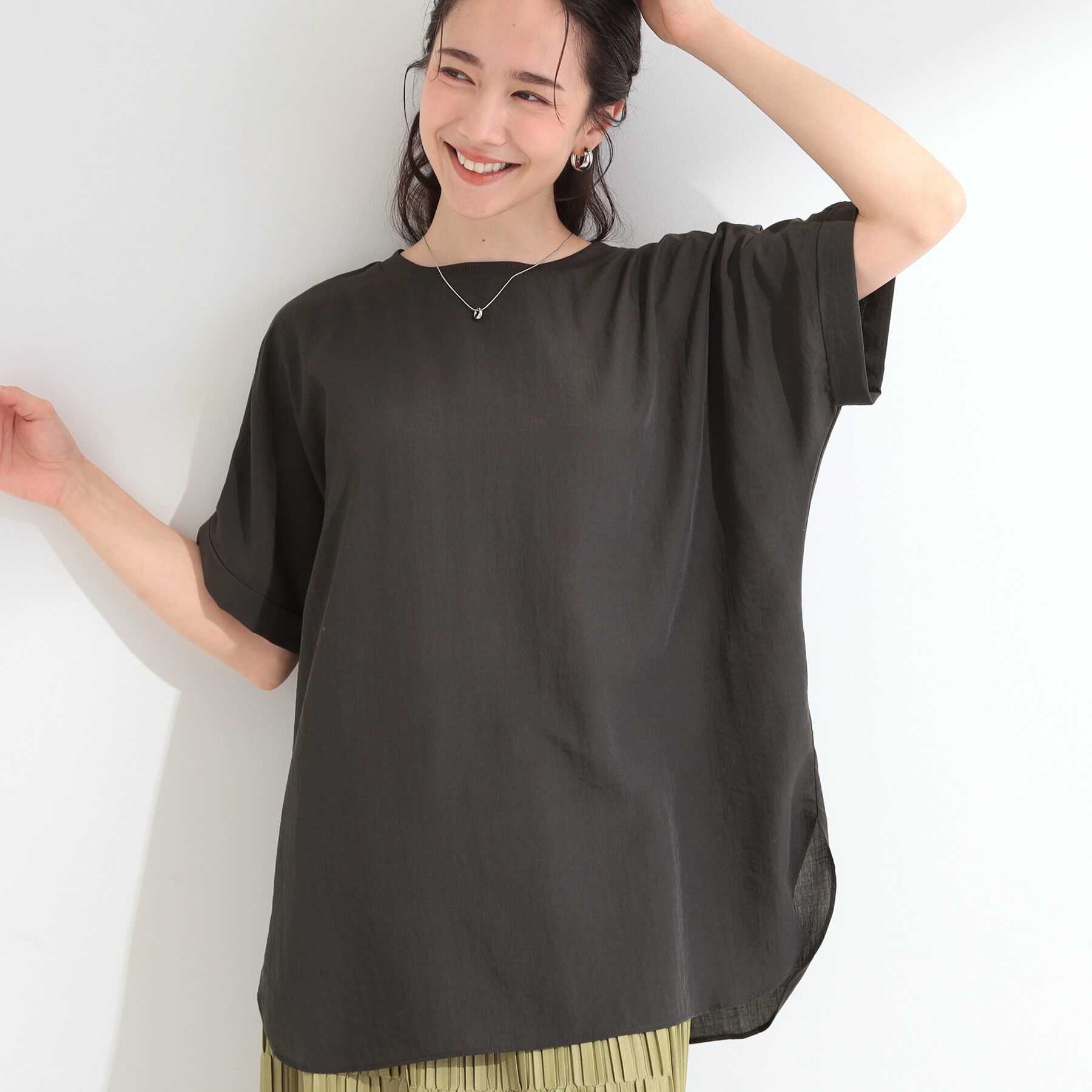 SHOO･LA･RUE「【着丈選べる/体型カバー】洗濯後しわになりにくい さらっと快適ドルマントップス」|シャツ・ブラウス|チャコールグレー ロ