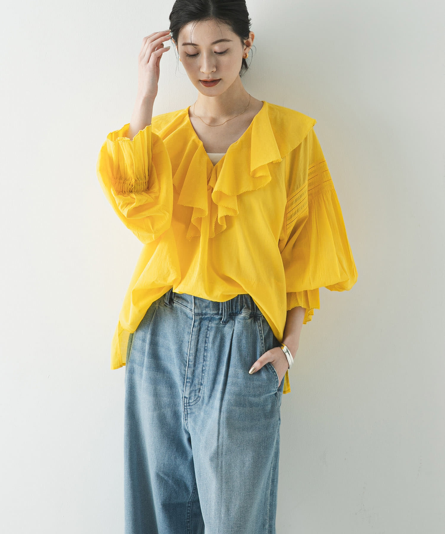URBAN RESEARCH「『一部WEB限定カラー』コットンボイルラッフルブラウス」|シャツ・ブラウス|