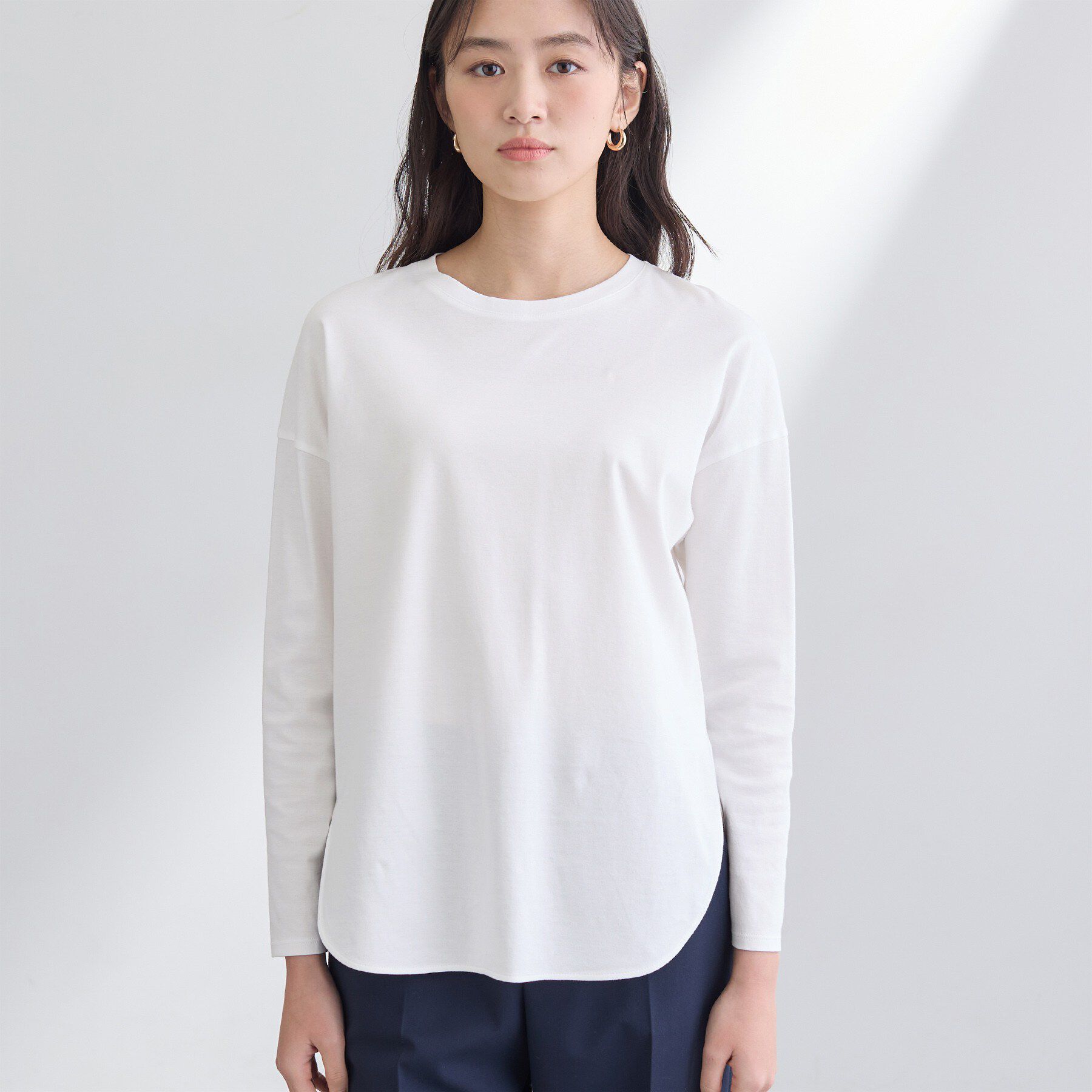 INDIVI「【洗える】きれいめラウンドテールロンT」|Tシャツ・カットソー|