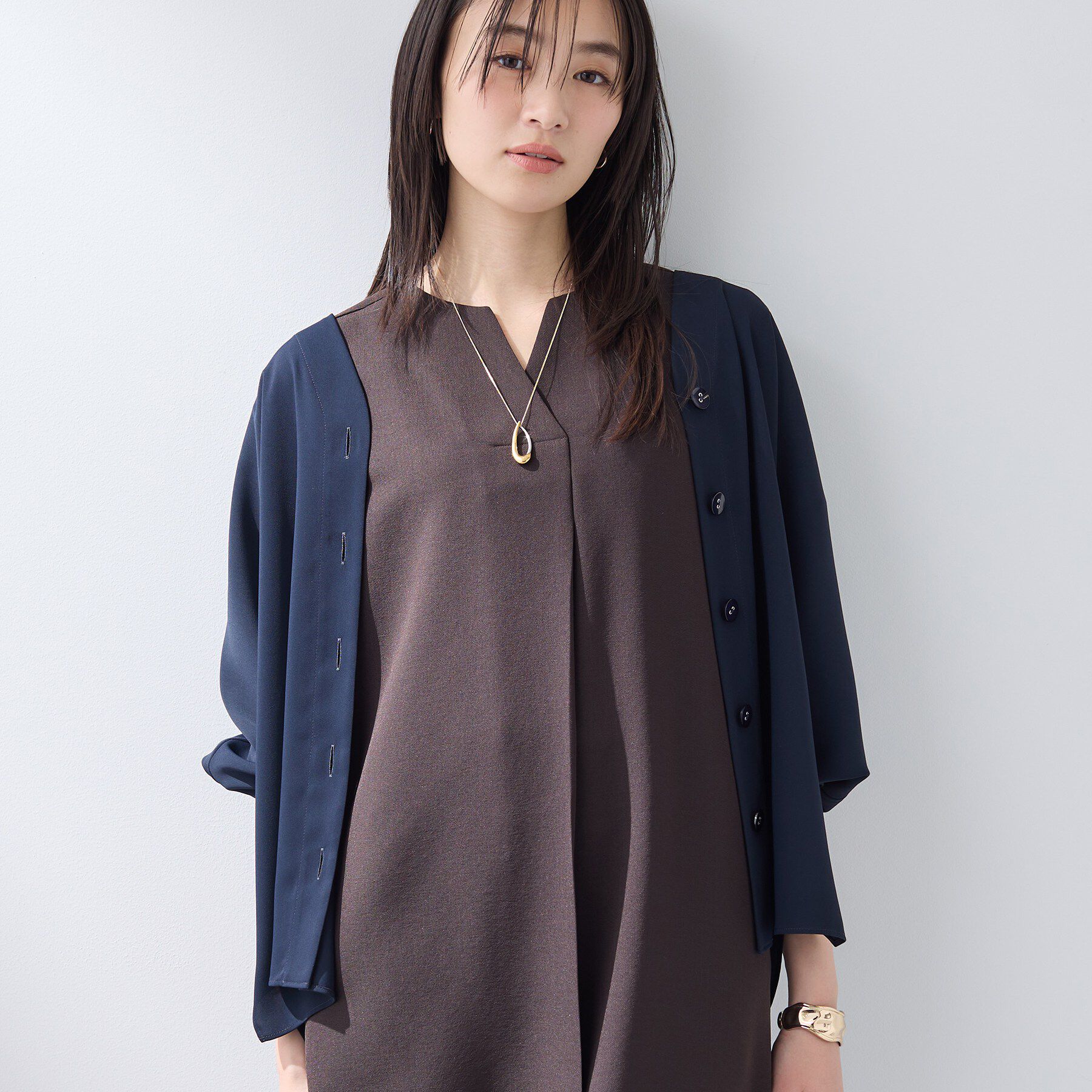 INDIVI「【洗える／UVケア／マットサテン】Vネックドルマンスリーブブラウス」|シャツ・ブラウス|