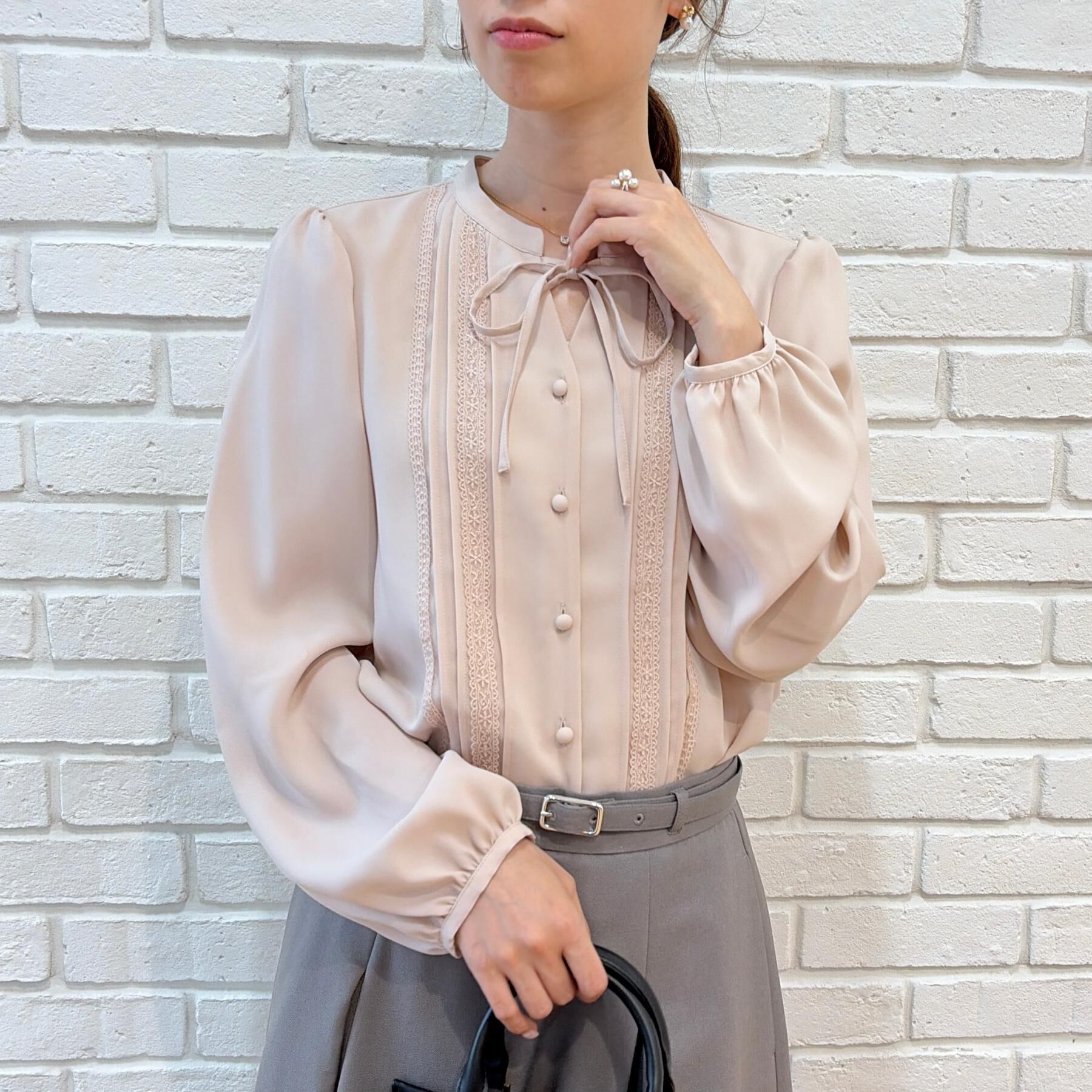 Couture broach「【衿元リボンが可憐】ピンタック レース ブラウス」|シャツ・ブラウス|