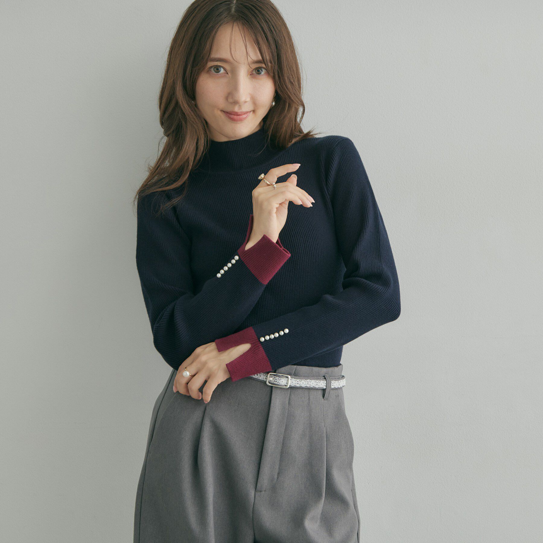 Couture broach「【配色デザインがこなれ見え】袖口スリット パール調リブニット【吸湿発熱・静電気防止・抗菌防臭・洗濯機」|ニット・セーター|ネイビー(094)