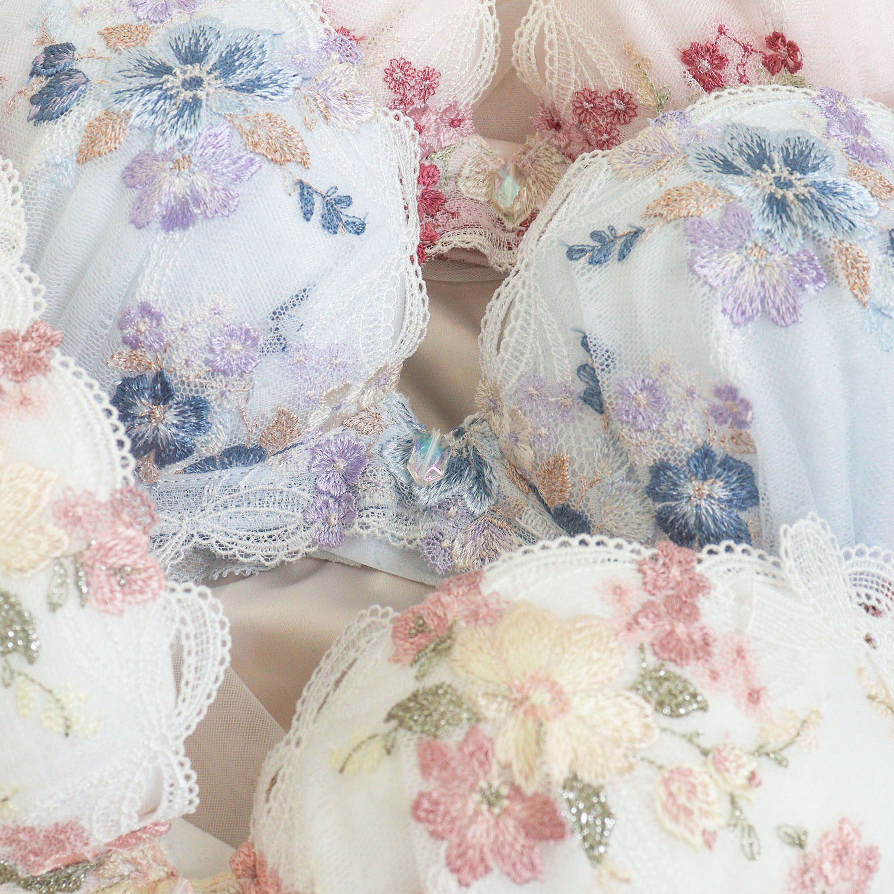 Risa Magli「ダニエラ ブラジャー (D-F) ＜V Make Type＞」|インナー|