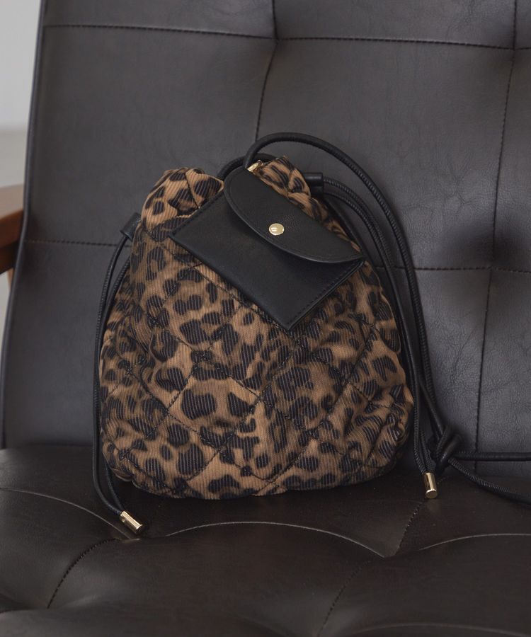 AMERICAN HOLIC「コーデュロイキルティングチャーム付きショルダー」|ショルダー・メッセンジャー|Leopard
