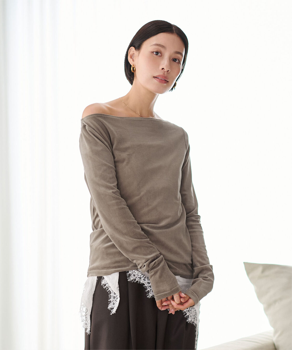 ur's「【黒川翼さんコラボアイテム】2wayボートネックベロアトップス」|Tシャツ・カットソー|
