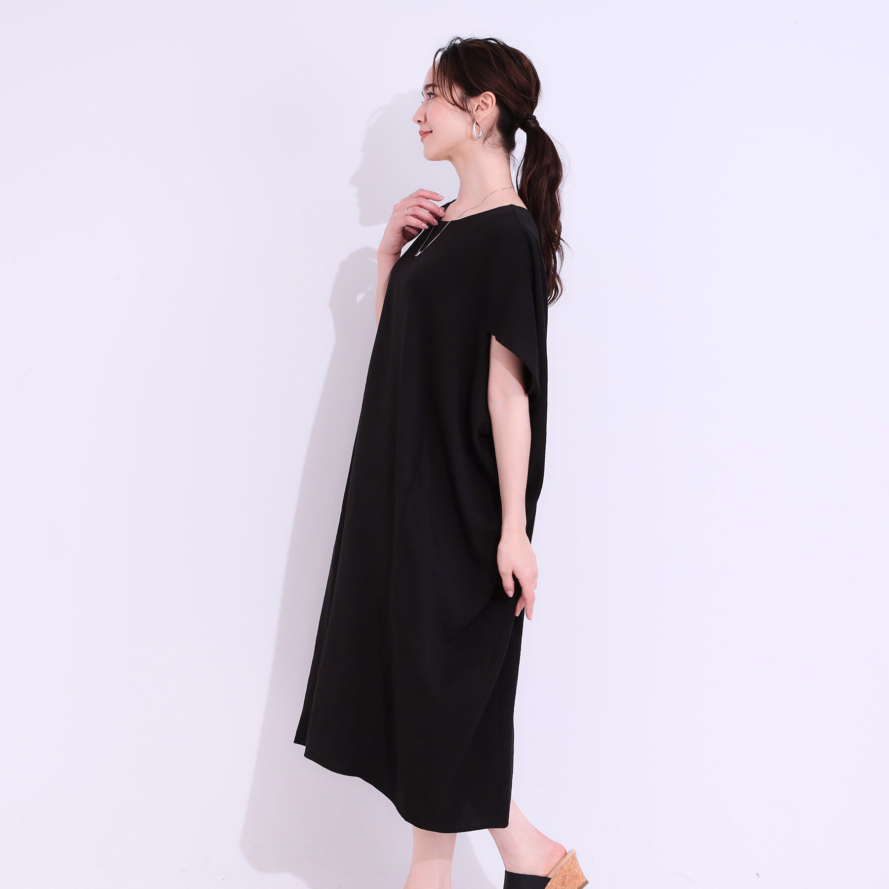 SHOO･LA･RUE「【S-LL】楽にサマ見え コクーンシルエットの涼やかワンピース」|ワンピース|