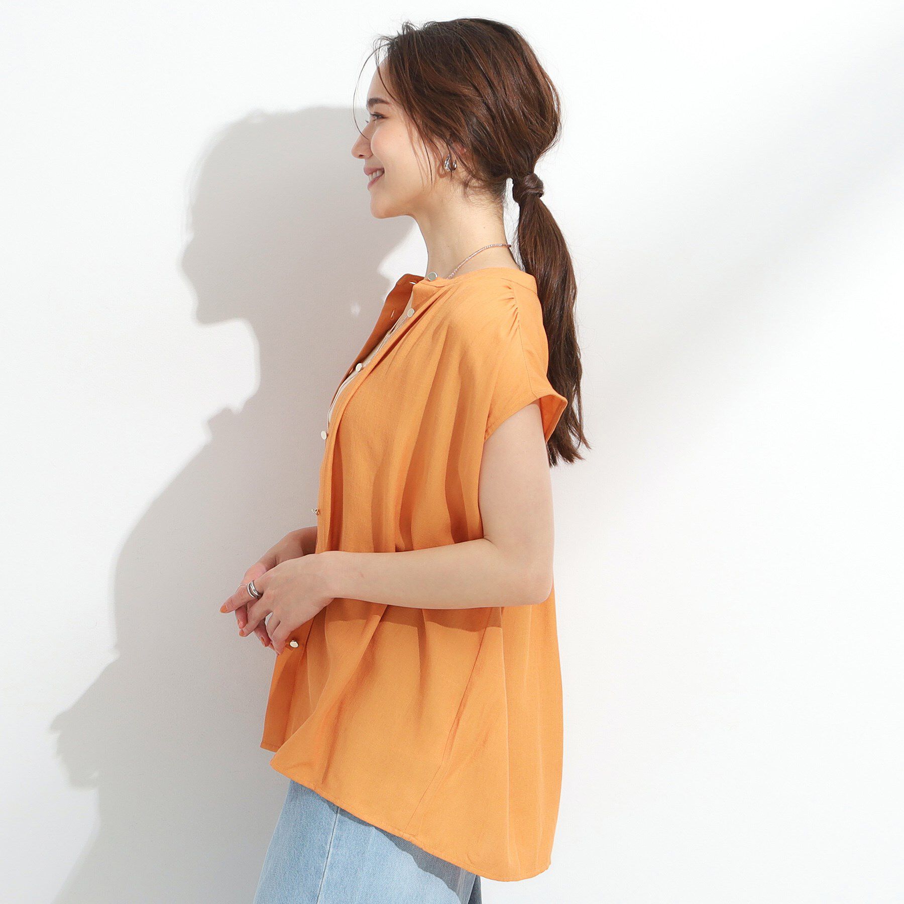 SHOO･LA･RUE「【S-LL/洗濯後しわになりにくい】上品にきれい見え スラブギャザーブラウス」|シャツ・ブラウス|