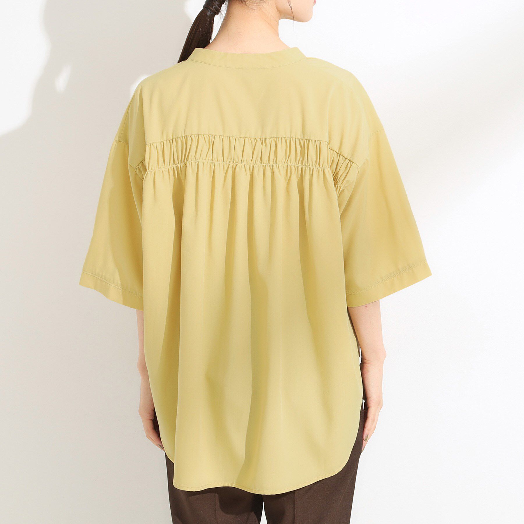 SHOO･LA･RUE「【S-LL/洗濯後しわになりにくい】バックギャザーがアクセント スッキパーブラウス」|シャツ・ブラウス|