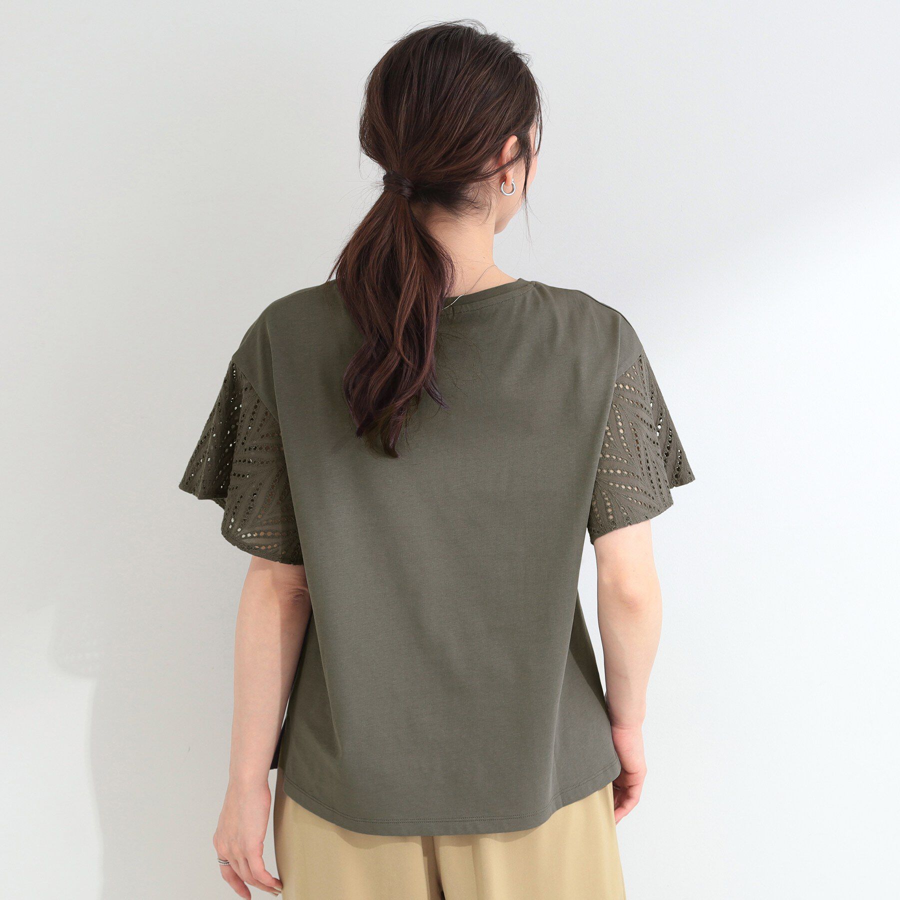 SHOO･LA･RUE「【S-LL/洗濯機可/体型カバー】汗じみが気になりにくい お袖レースフレアTシャツ」|Tシャツ・カットソー|