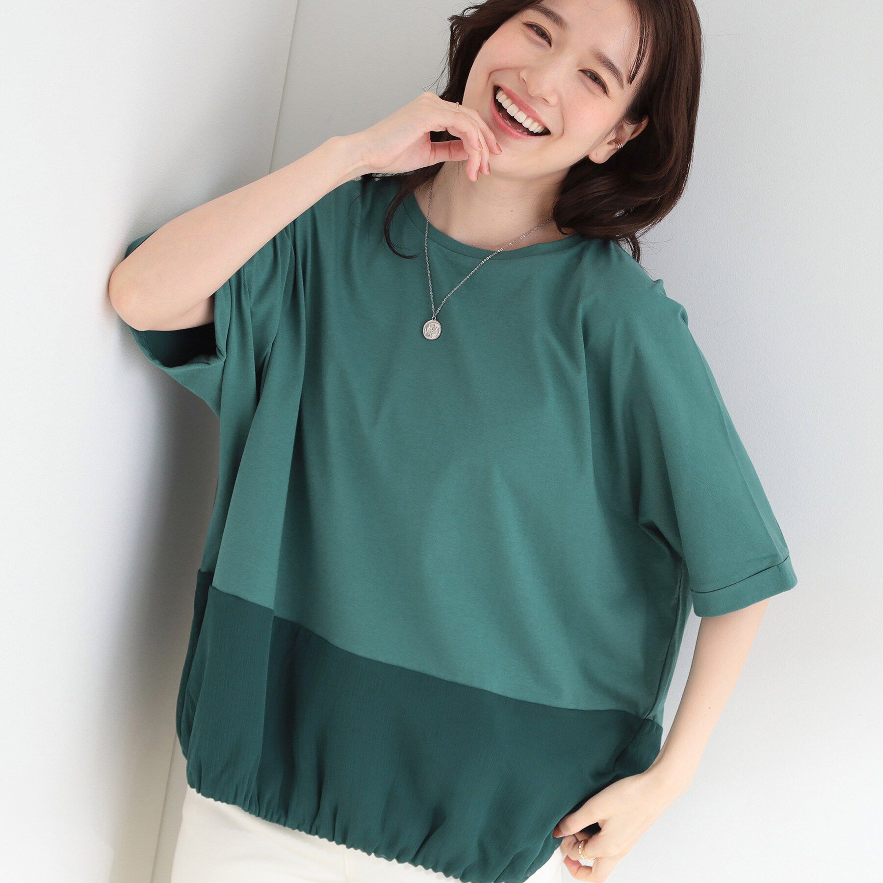 SHOO･LA･RUE「【洗濯機可/体型カバー】インせず着られる 裾配色 ゆったりバルーントップス」|Tシャツ・カットソー|グリーン(096)