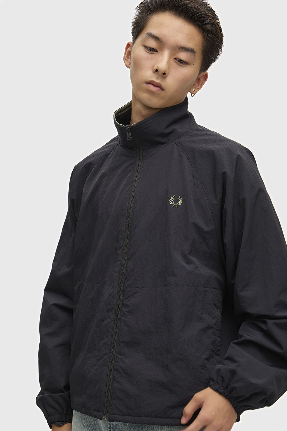 FRED PERRY 「FRED PERRY／OVERSIZED SHELL JACKET／オーバーサイズドシェルジャケット」|ブルゾン・スタジャン|BLACK