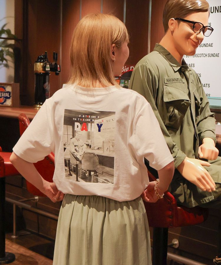 AMERICAN HOLIC「【沖縄・EC限定 BLUE SEAL】ジョニーフォトTシャツ」|Tシャツ・カットソー|