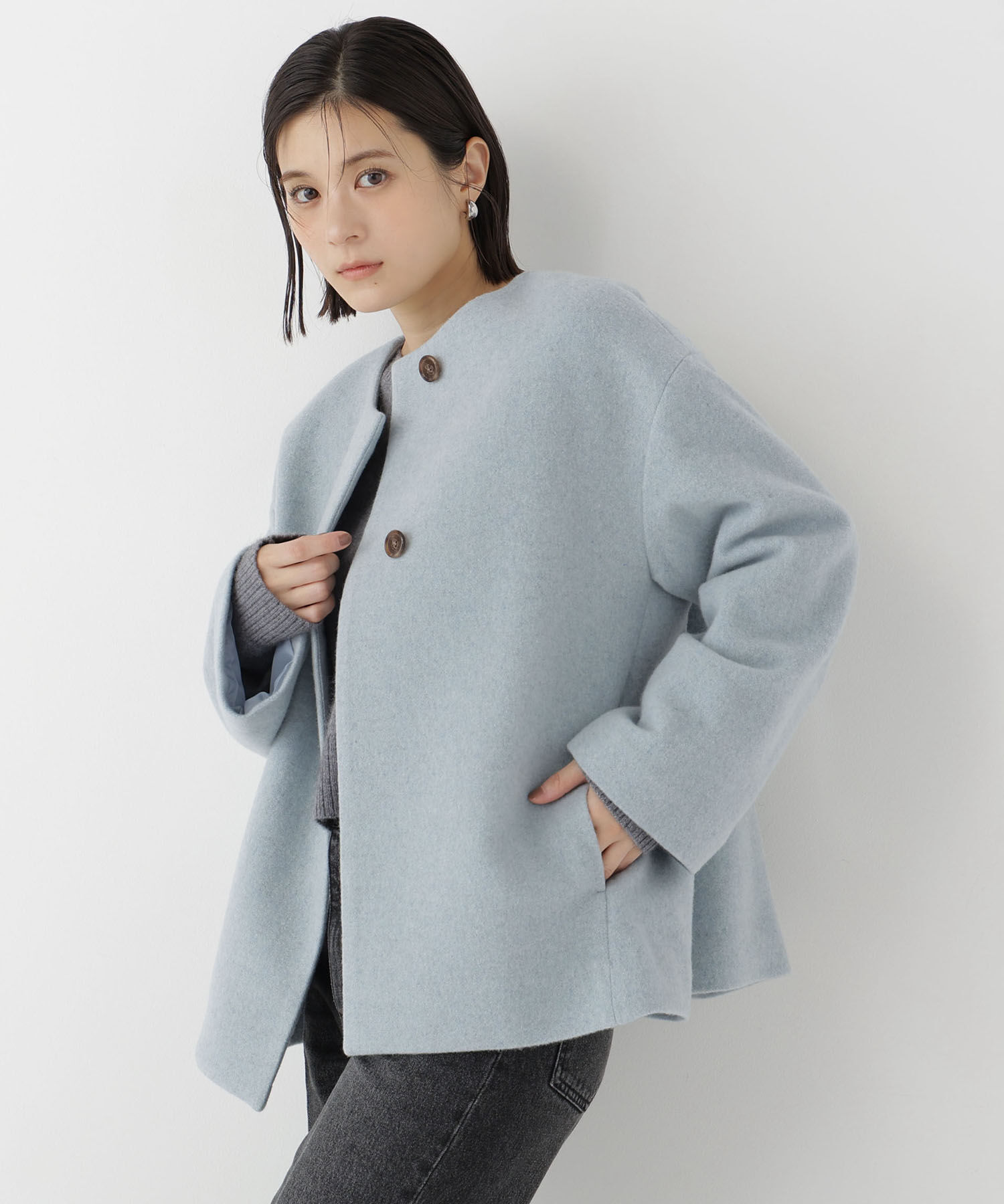  「＜EC限定カラー：イエロー＞カシミヤブレンドハーフコート 26AW」|ブルゾン・スタジャン|サックス