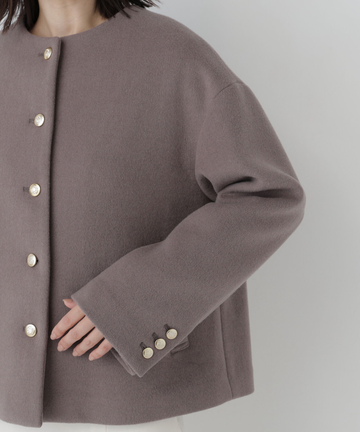  「<WEB限定ｶﾗｰ:ﾓｶ><ちょうど､いい服>&ldquo;いつものが見違えるﾊｰﾌｺｰ 」|ブルゾン・スタジャン|