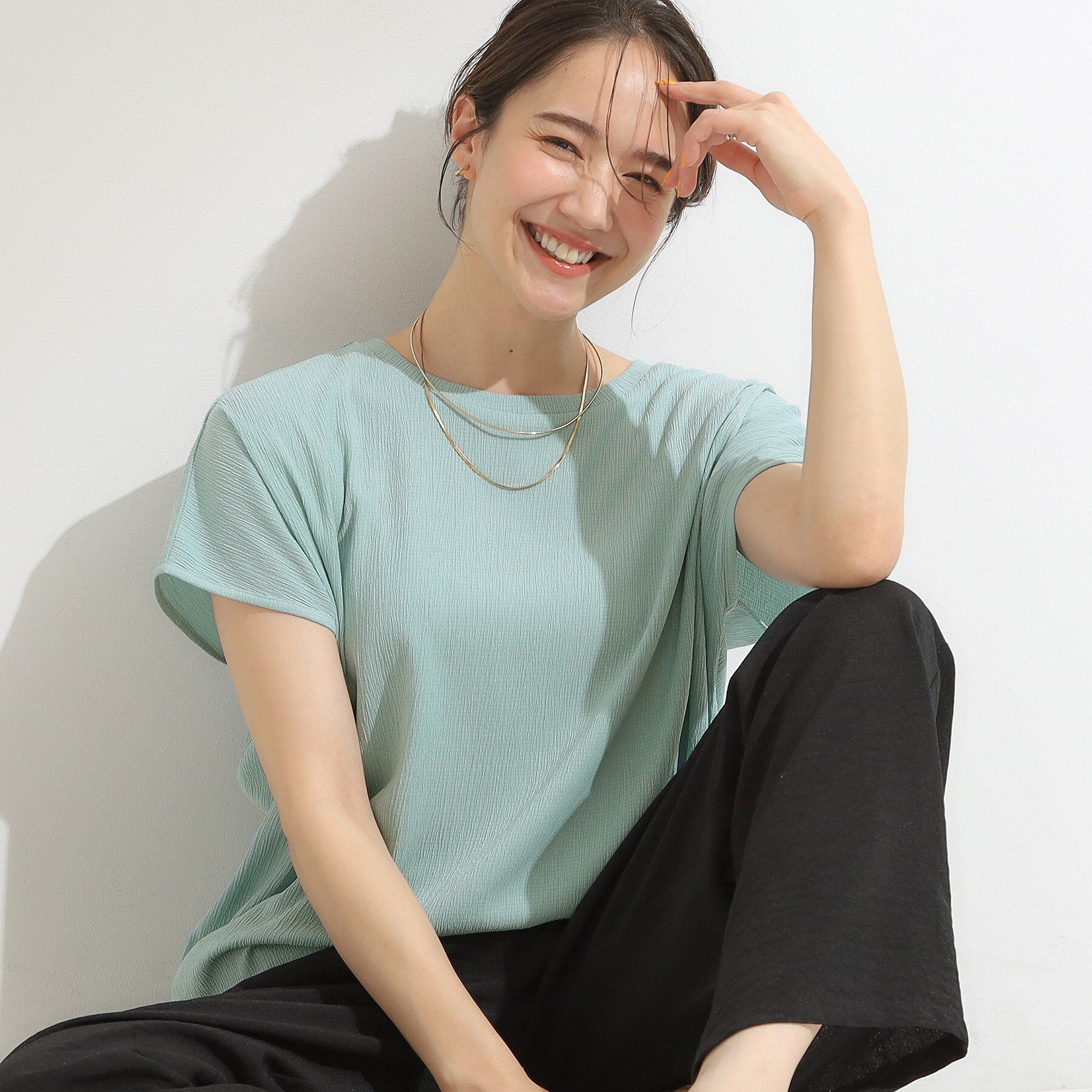 SHOO･LA･RUE「【S-LL】ブラウス見えする 軽やかな着心地の しぼしぼトップス」|Tシャツ・カットソー|ブルー(091)