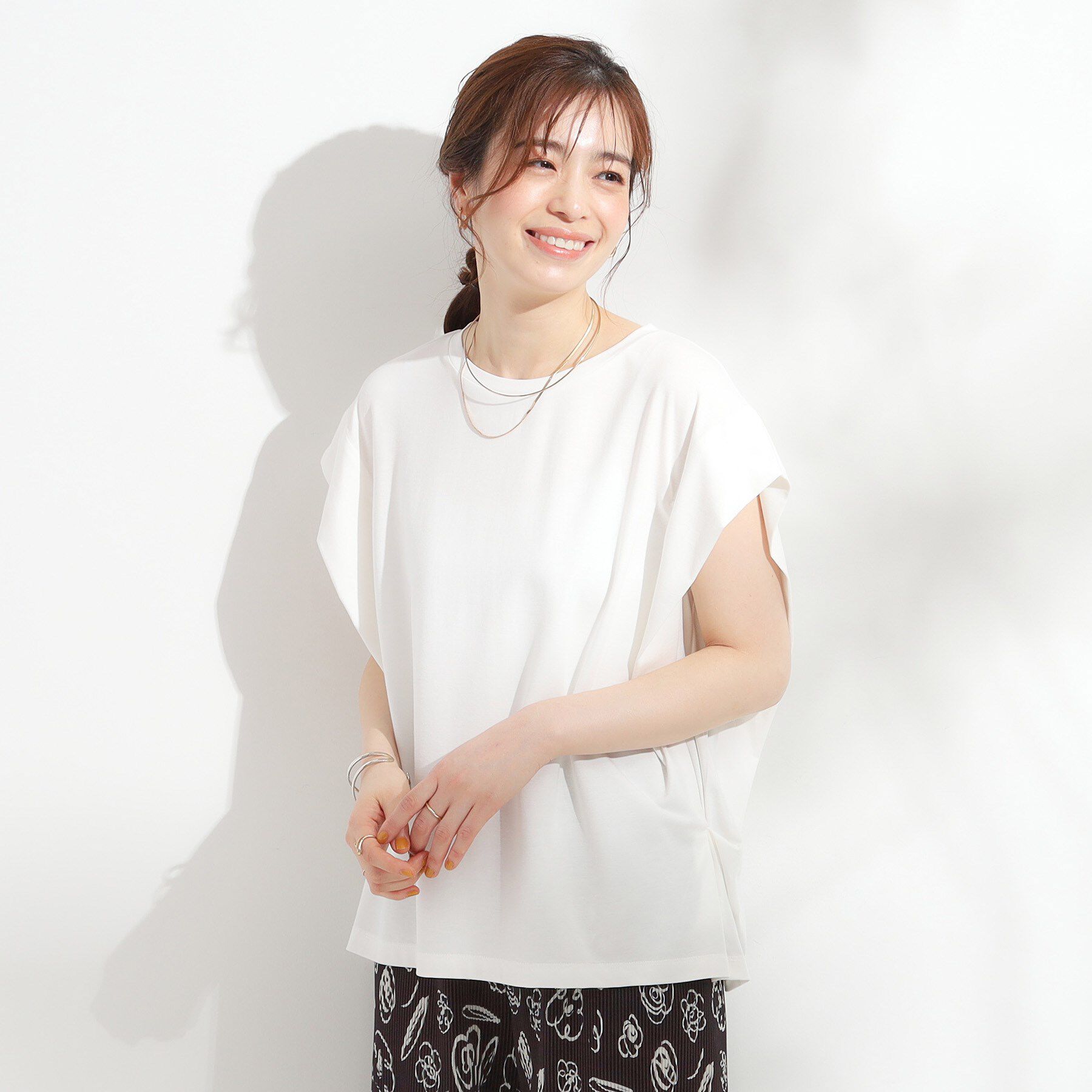 SHOO･LA･RUE「【S-LL/ひんやり/UV】二の腕をきれいにカバー ショルダータックトップス」|Tシャツ・カットソー|