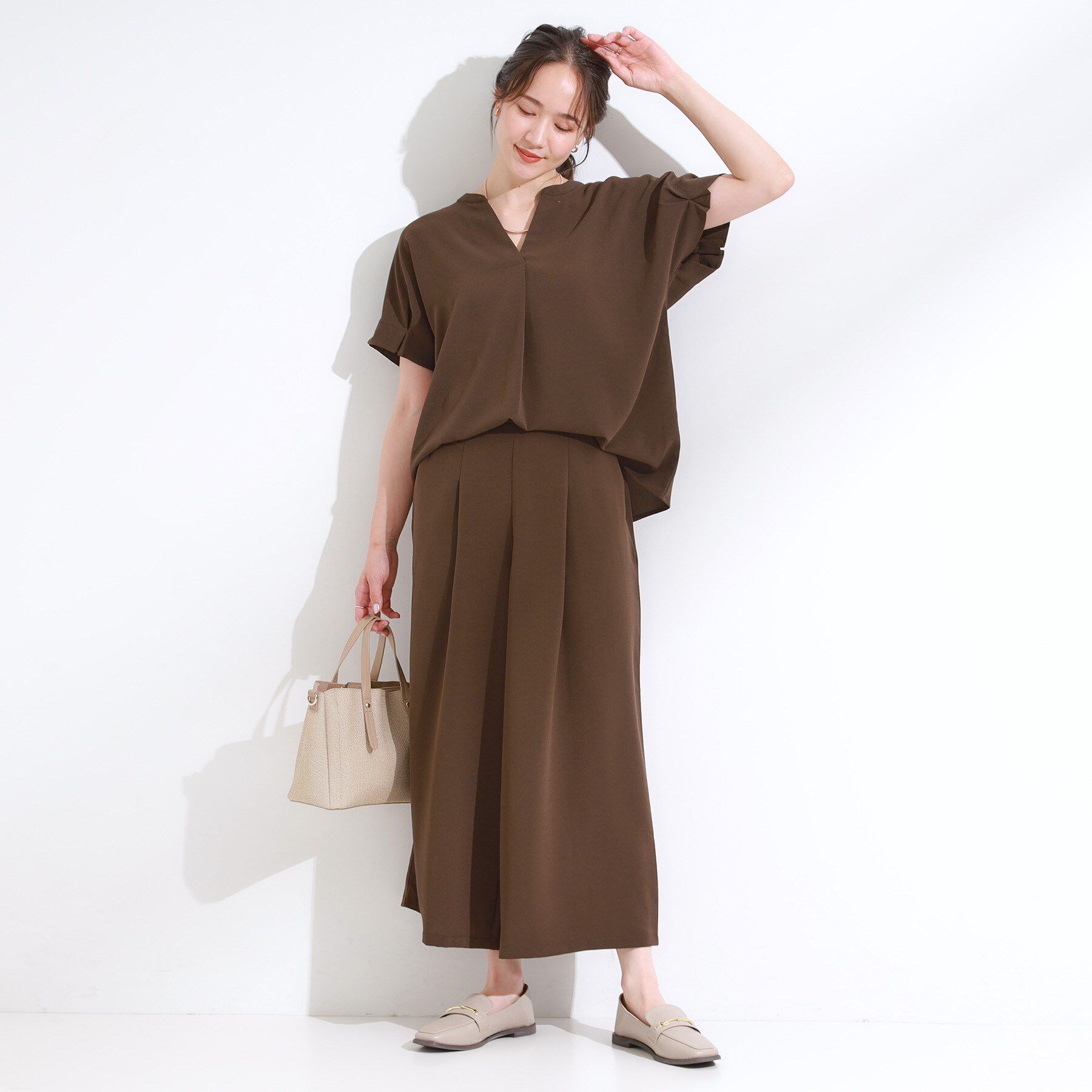 SHOO･LA･RUE「【S-LL/セットアップ可/ひんやり】きちんと見えで上品 お袖タック スキッパーブラウス」|シャツ・ブラウス|