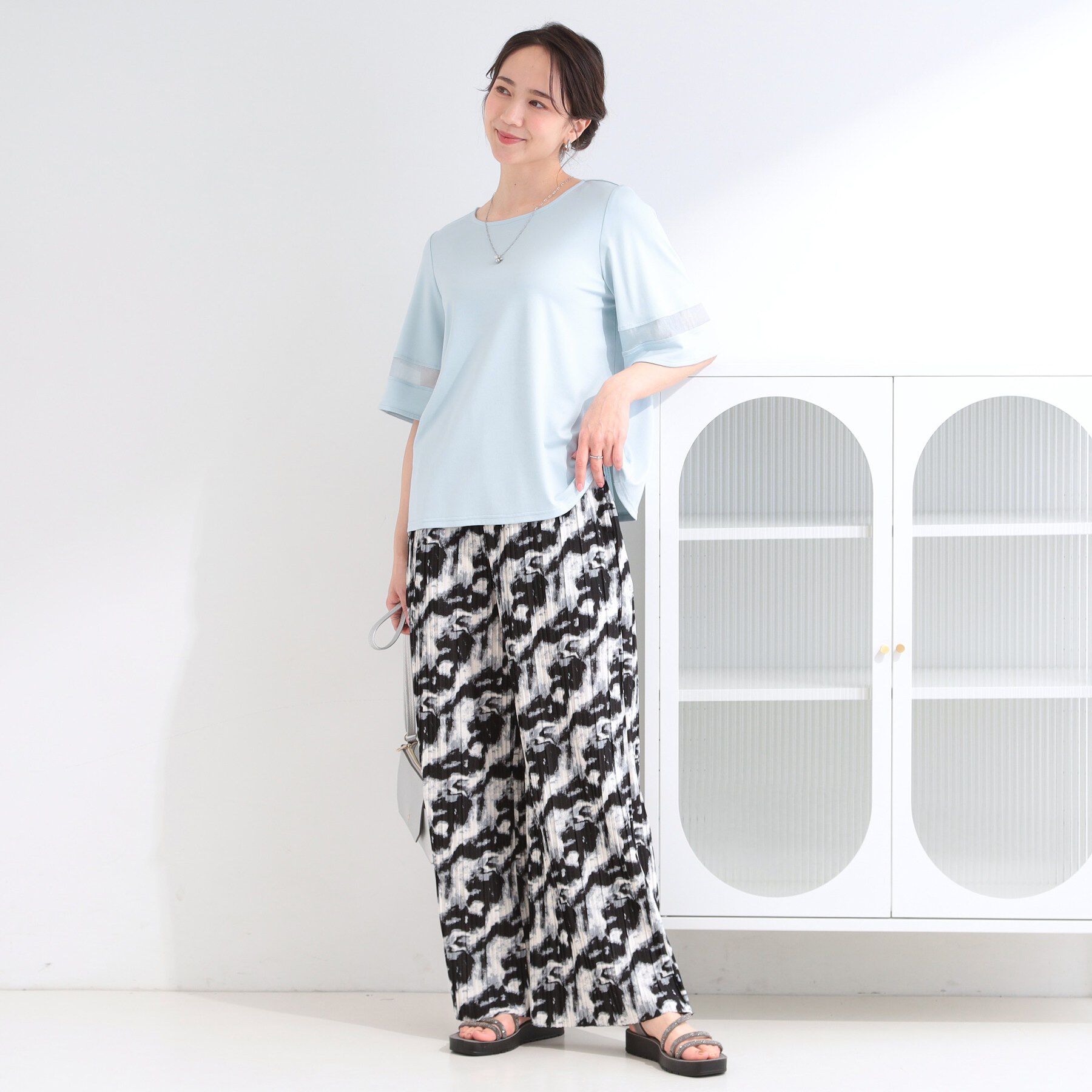 SHOO･LA･RUE「【洗濯機後しわになりにくい/S-LL】お袖のシアーで抜け感プラス 二の腕隠せるフレアスリーブトップス」|Tシャツ・カットソー|