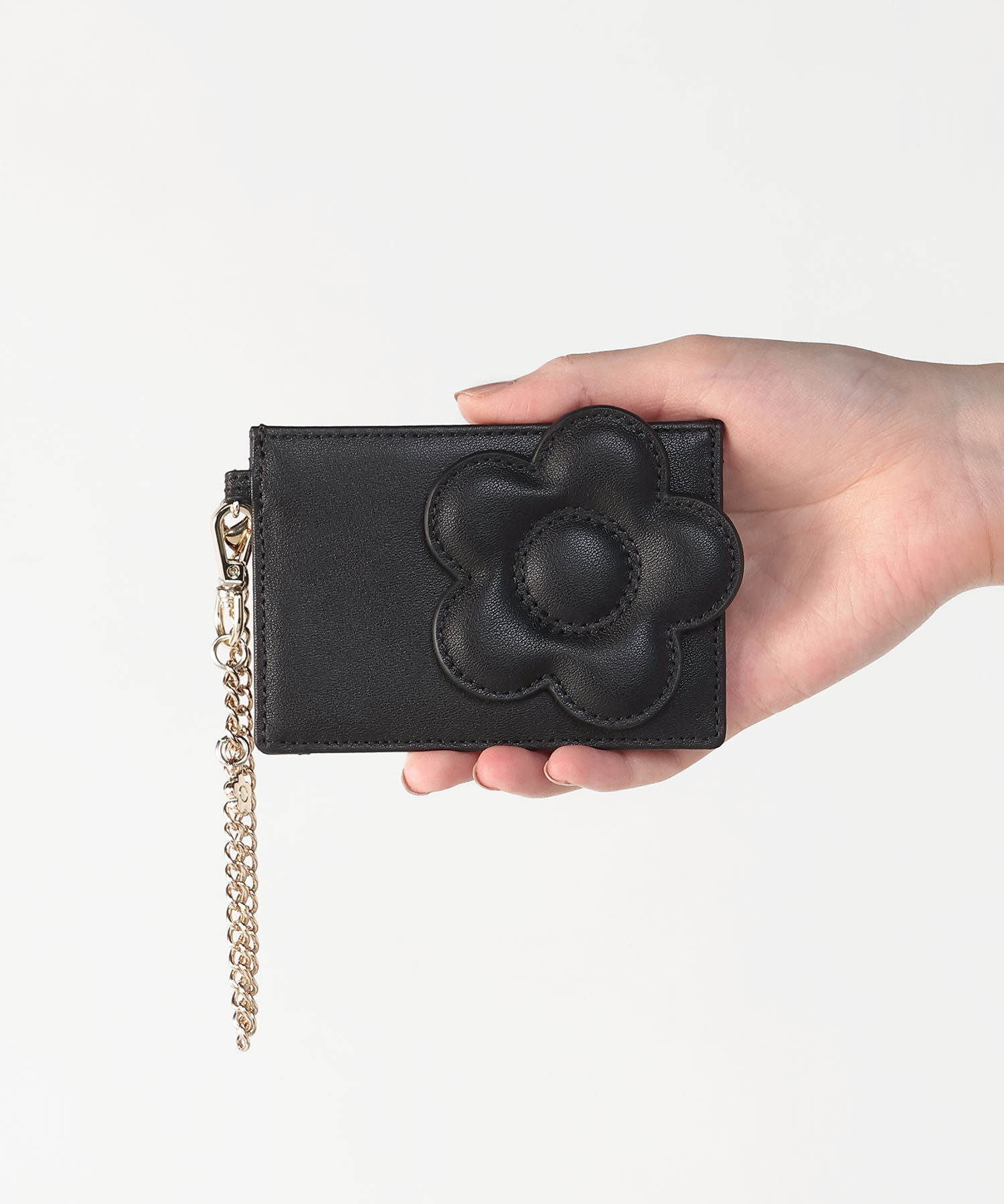 MARY QUANT「ビッグデイジーパッチ シングルパスケース」|定期入れ|ブラック