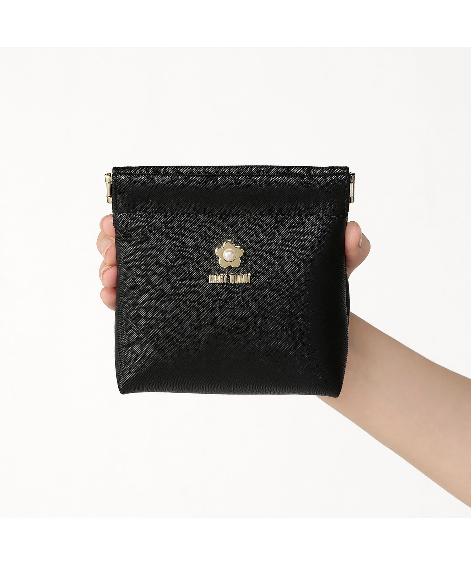 MARY QUANT「サフィアーノパール バネクチポーチ」|ポーチ|ブラック