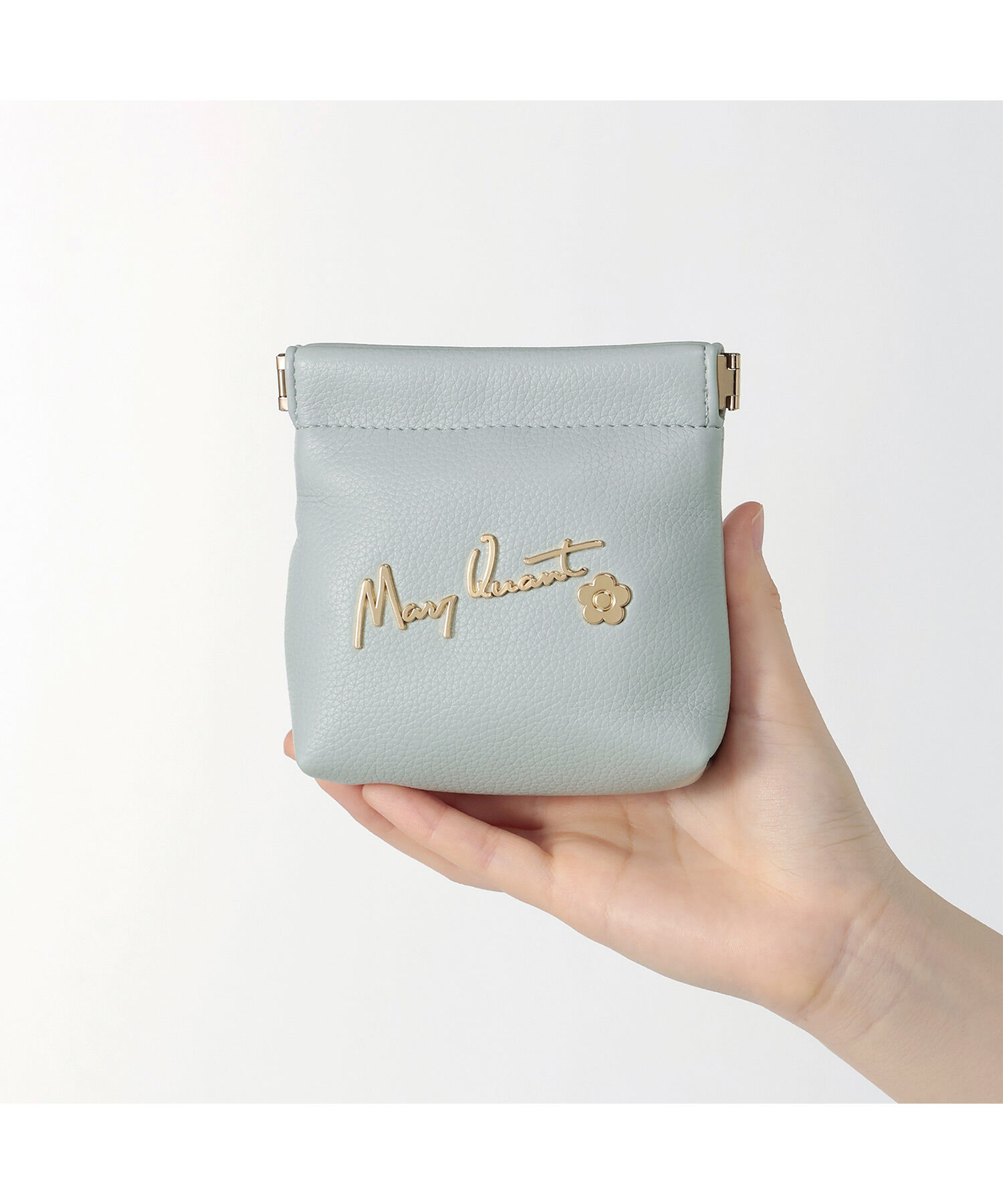 MARY QUANT「メタルサインロゴ バネクチポーチ」|ポーチ|ライトブルー